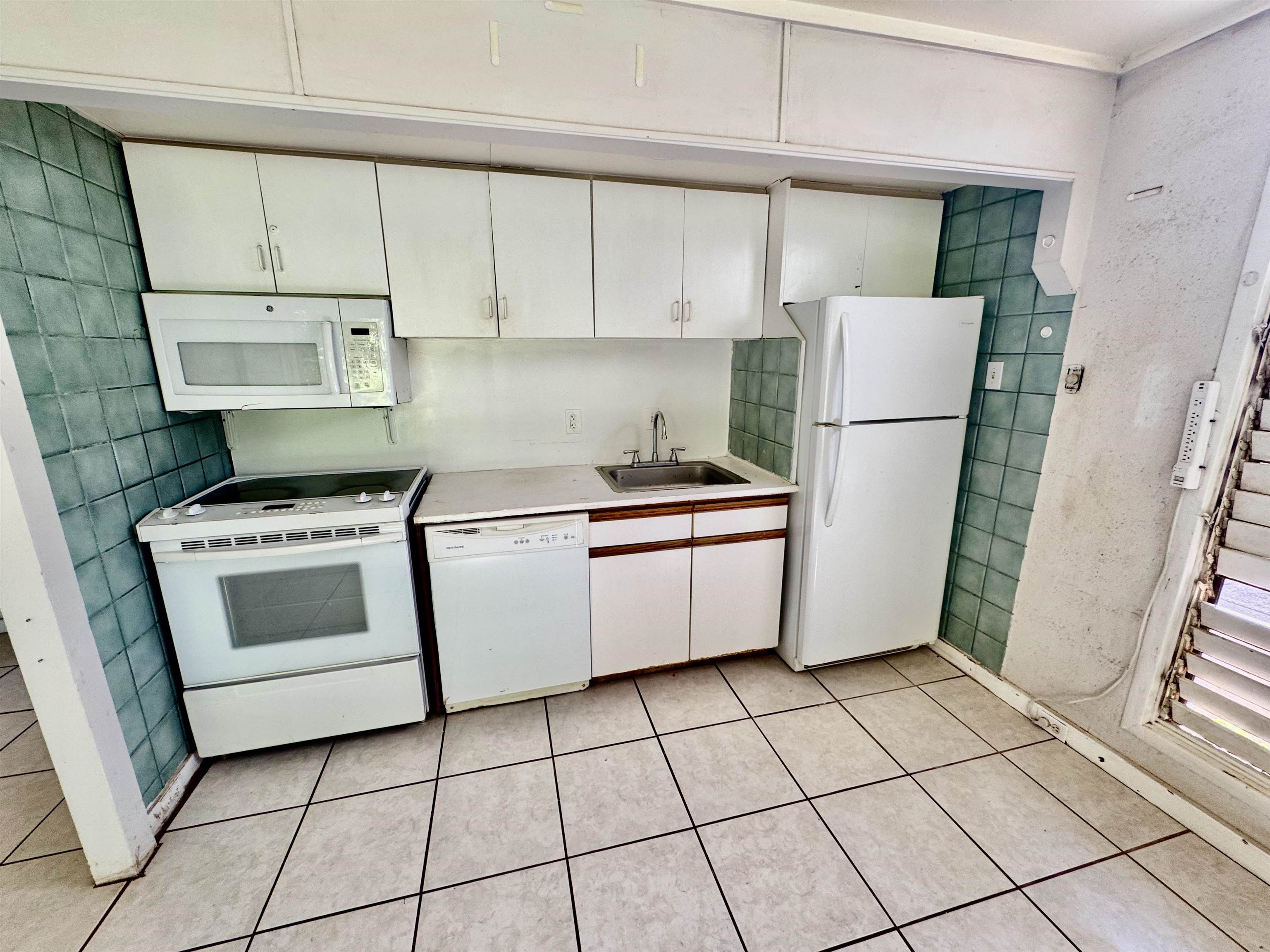 Maui Sands I condo # 2D, Lahaina, Hawaii - photo 3 of 16