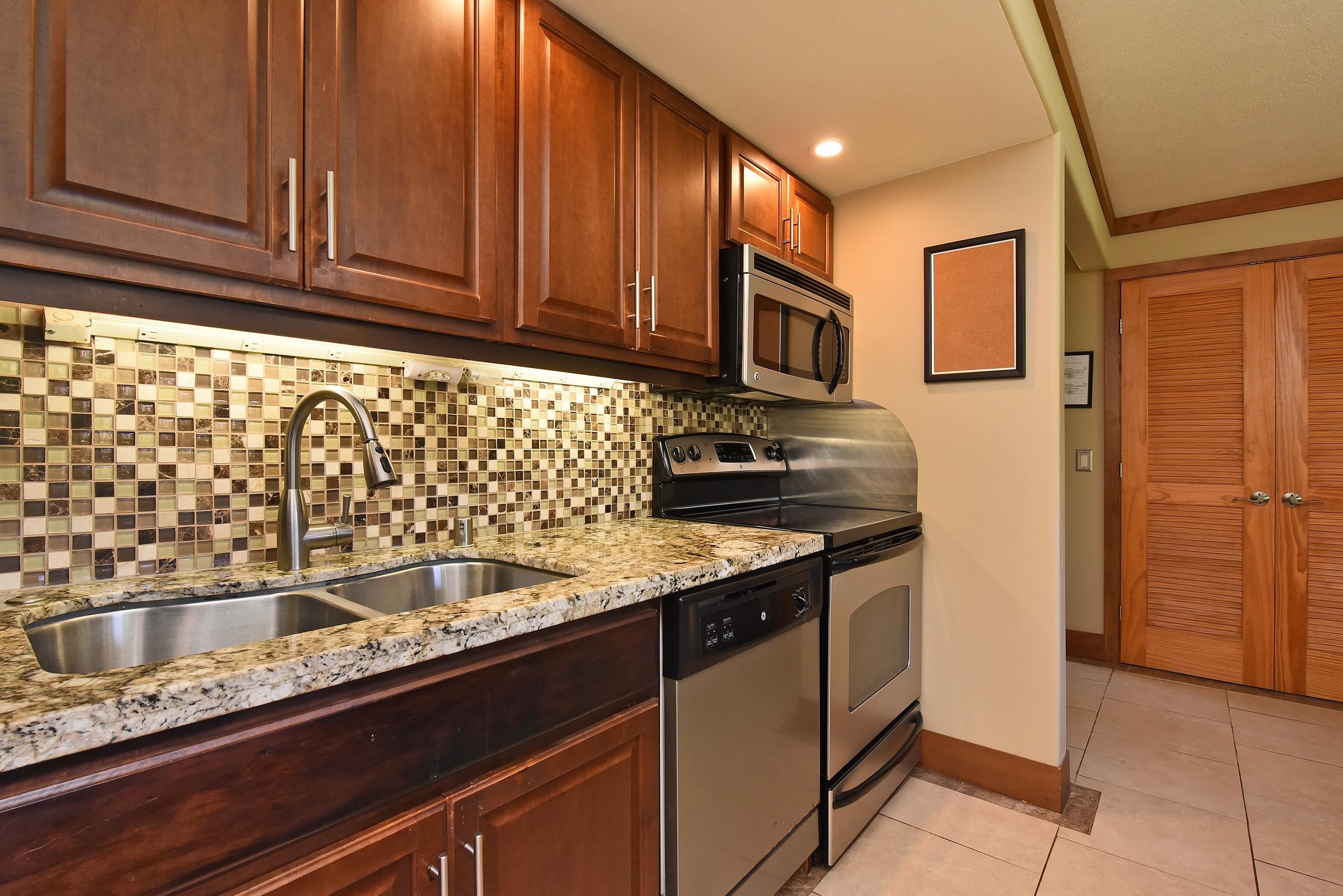 Maui Sands I condo # 3A, Lahaina, Hawaii - photo 8 of 39