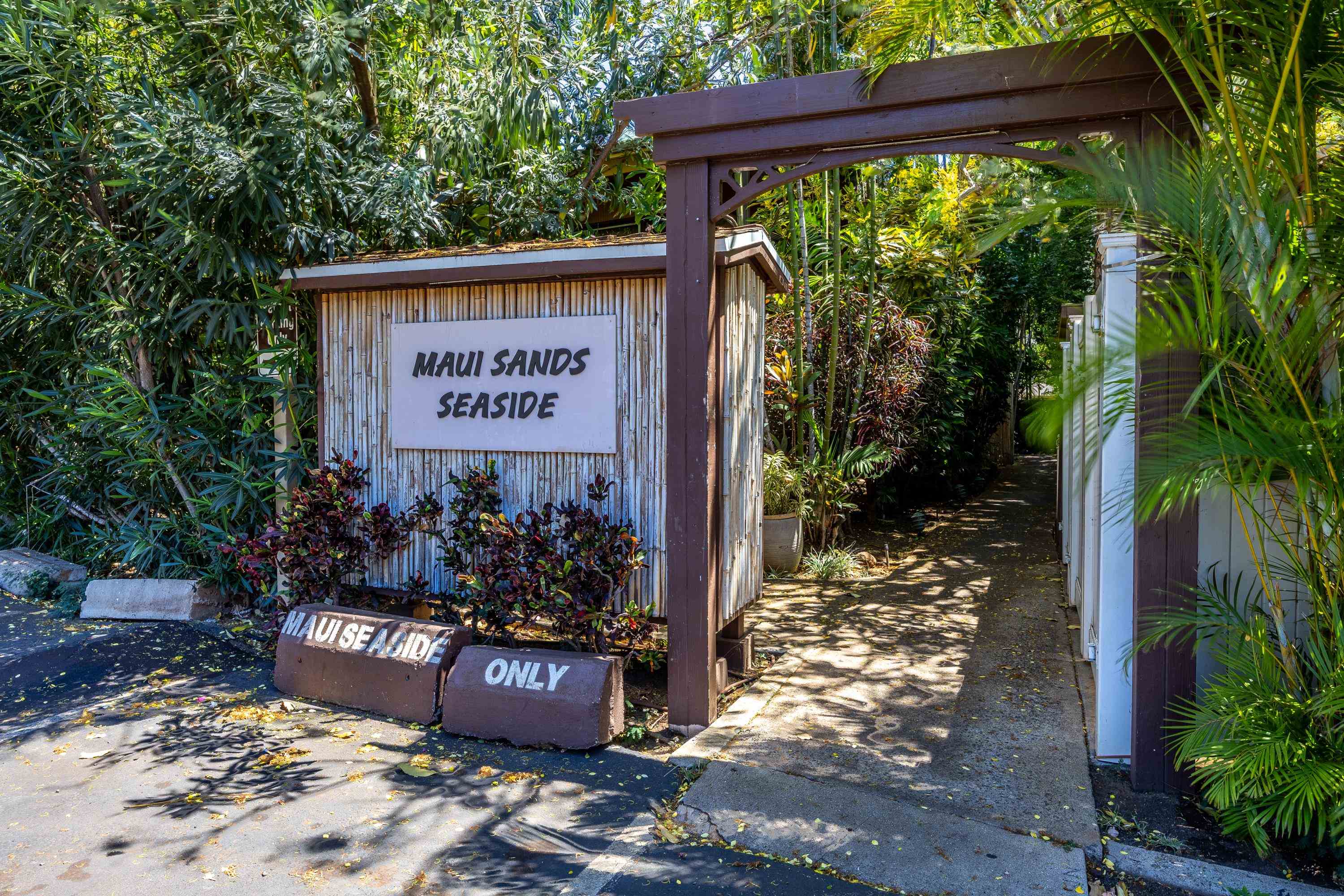 Maui Sands Seaside condo # 708, Lahaina, Hawaii - photo 4 of 47