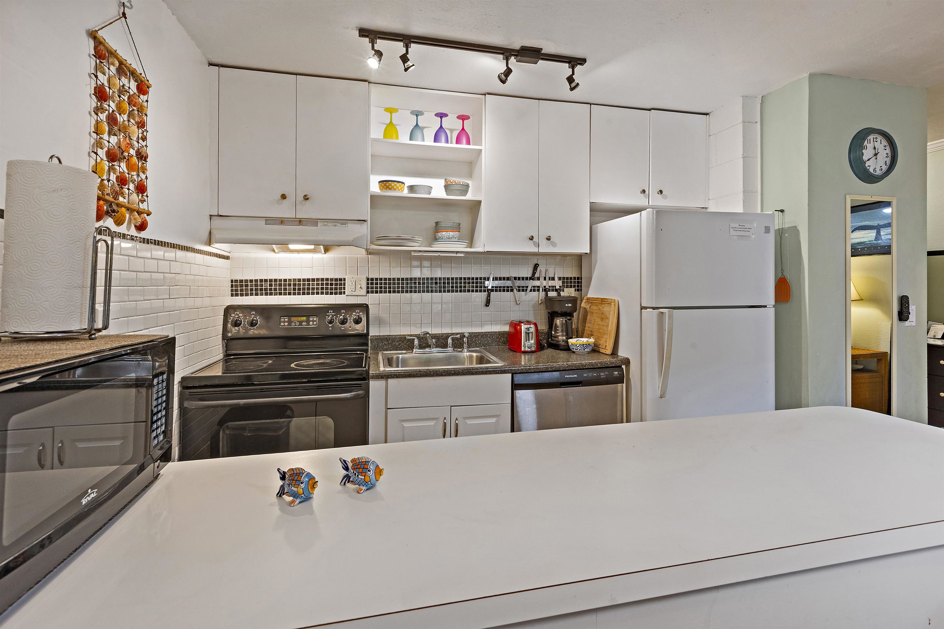 Maui Sands Seaside condo # 708, Lahaina, Hawaii - photo 12 of 29