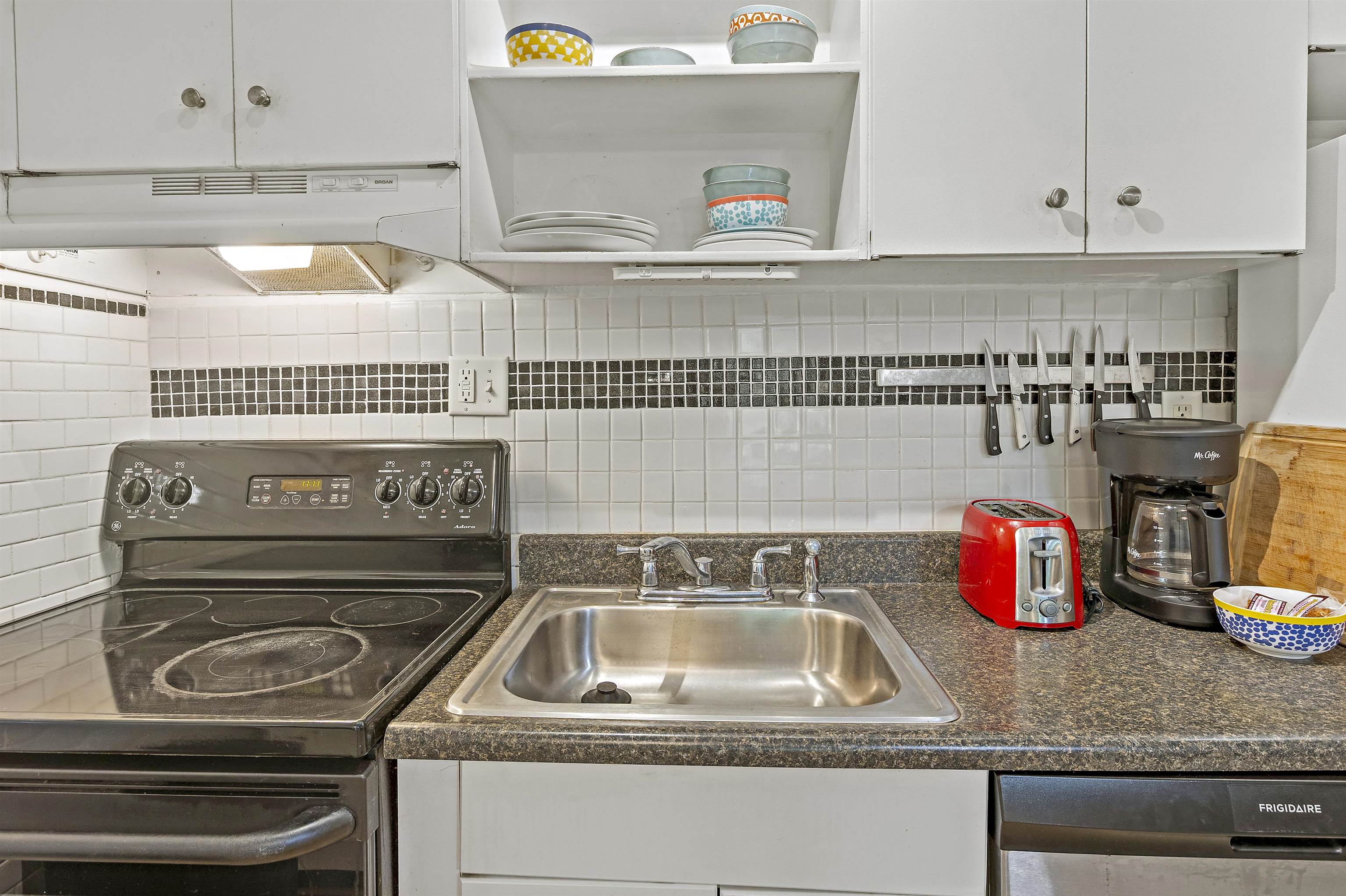 Maui Sands Seaside condo # 708, Lahaina, Hawaii - photo 16 of 29