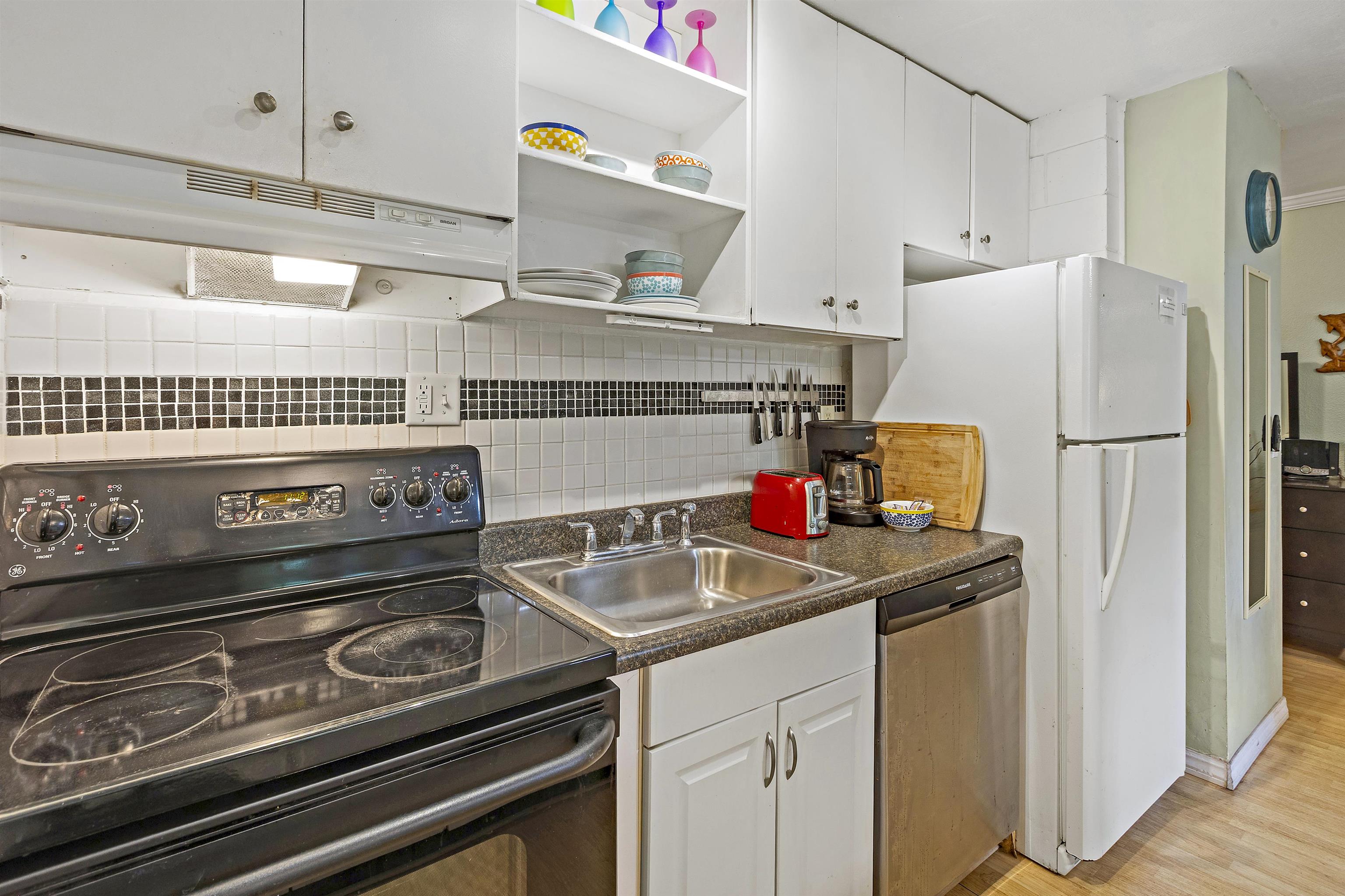 Maui Sands Seaside condo # 708, Lahaina, Hawaii - photo 17 of 29