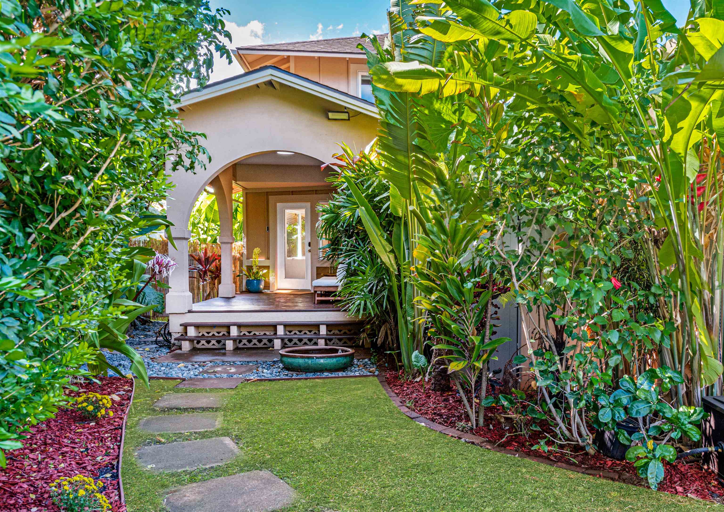 36  Hoku Pl Paia Town, Spreckelsville/Paia/Kuau home - photo 3 of 16