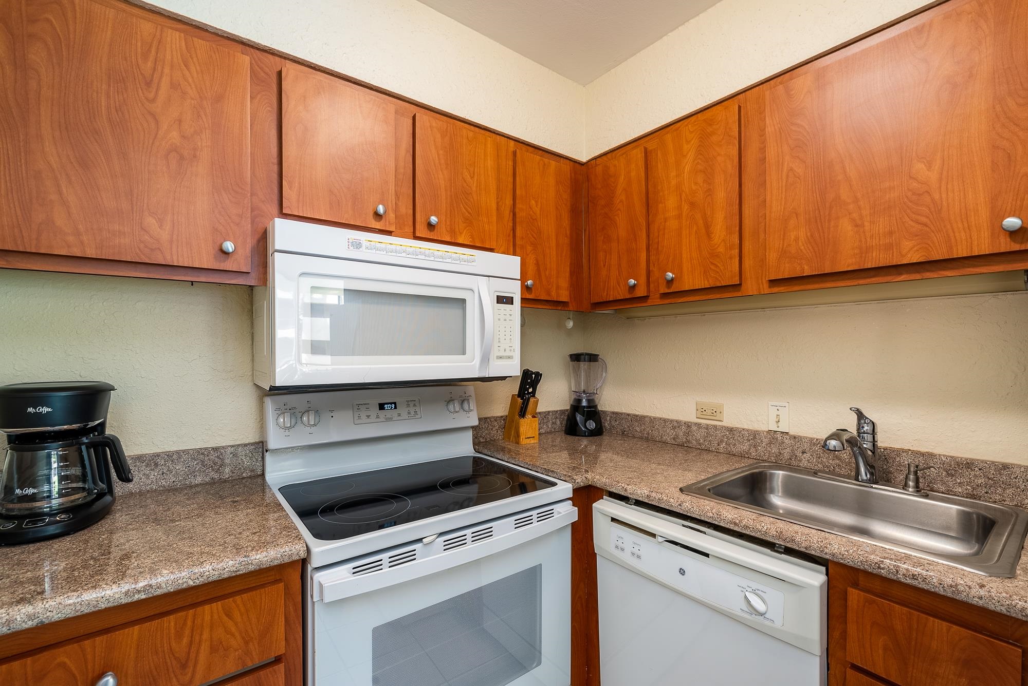 Paki Maui I II condo # 316, Lahaina, Hawaii - photo 4 of 50