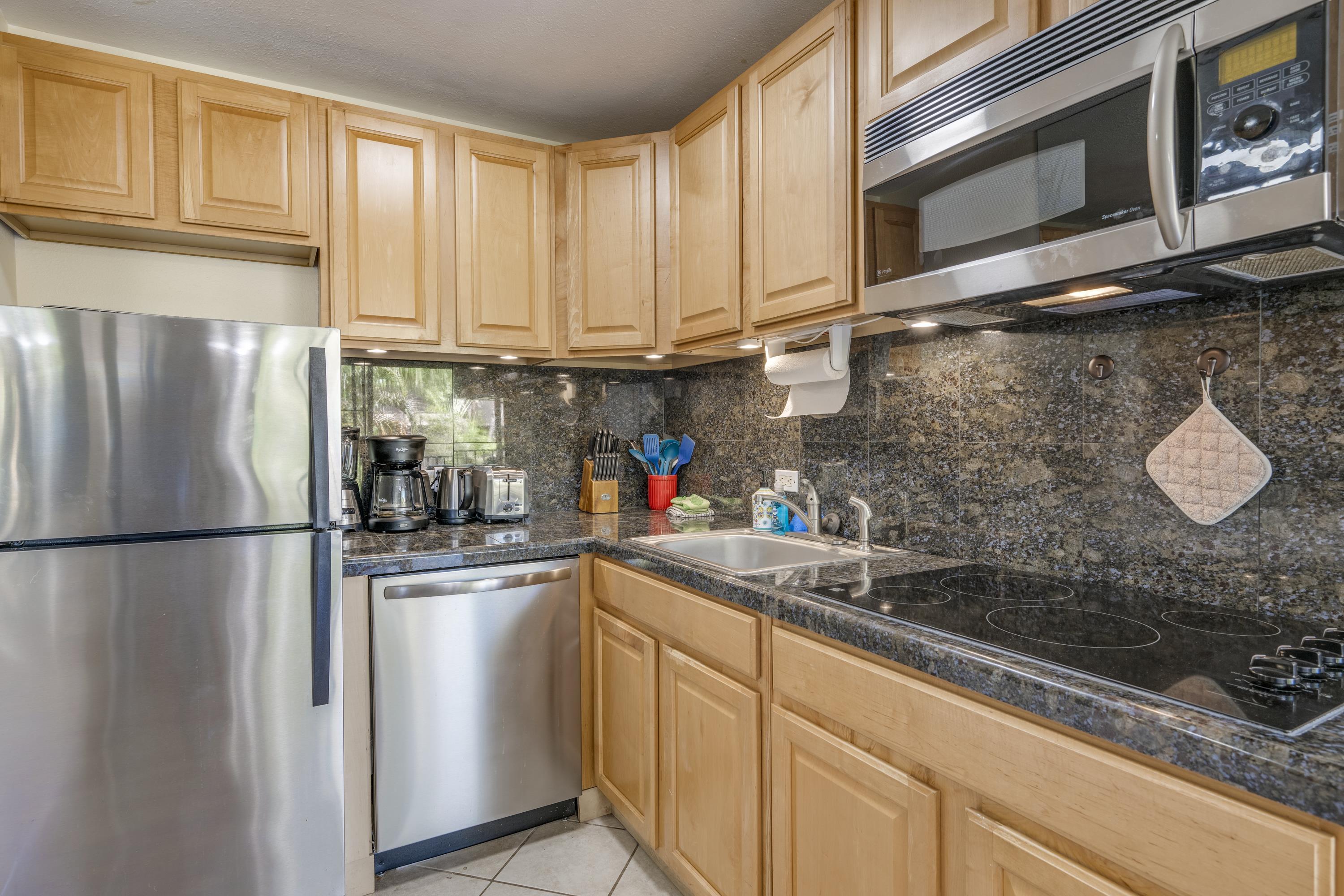 Paki Maui I II condo # 418, Lahaina, Hawaii - photo 4 of 35