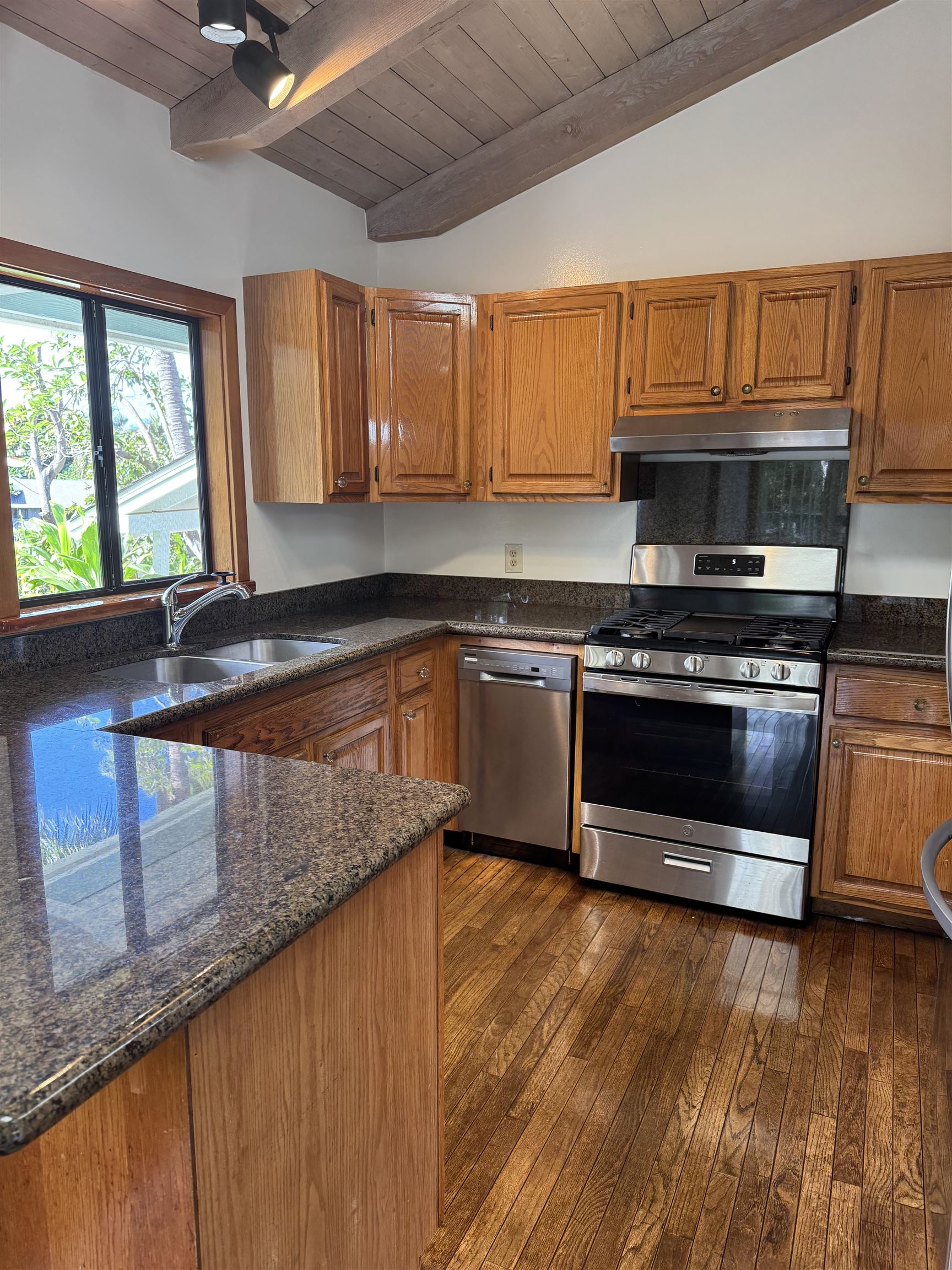 3655  Brewer Rd Makawao Town, Makawao/Olinda/Haliimaile home - photo 11 of 23