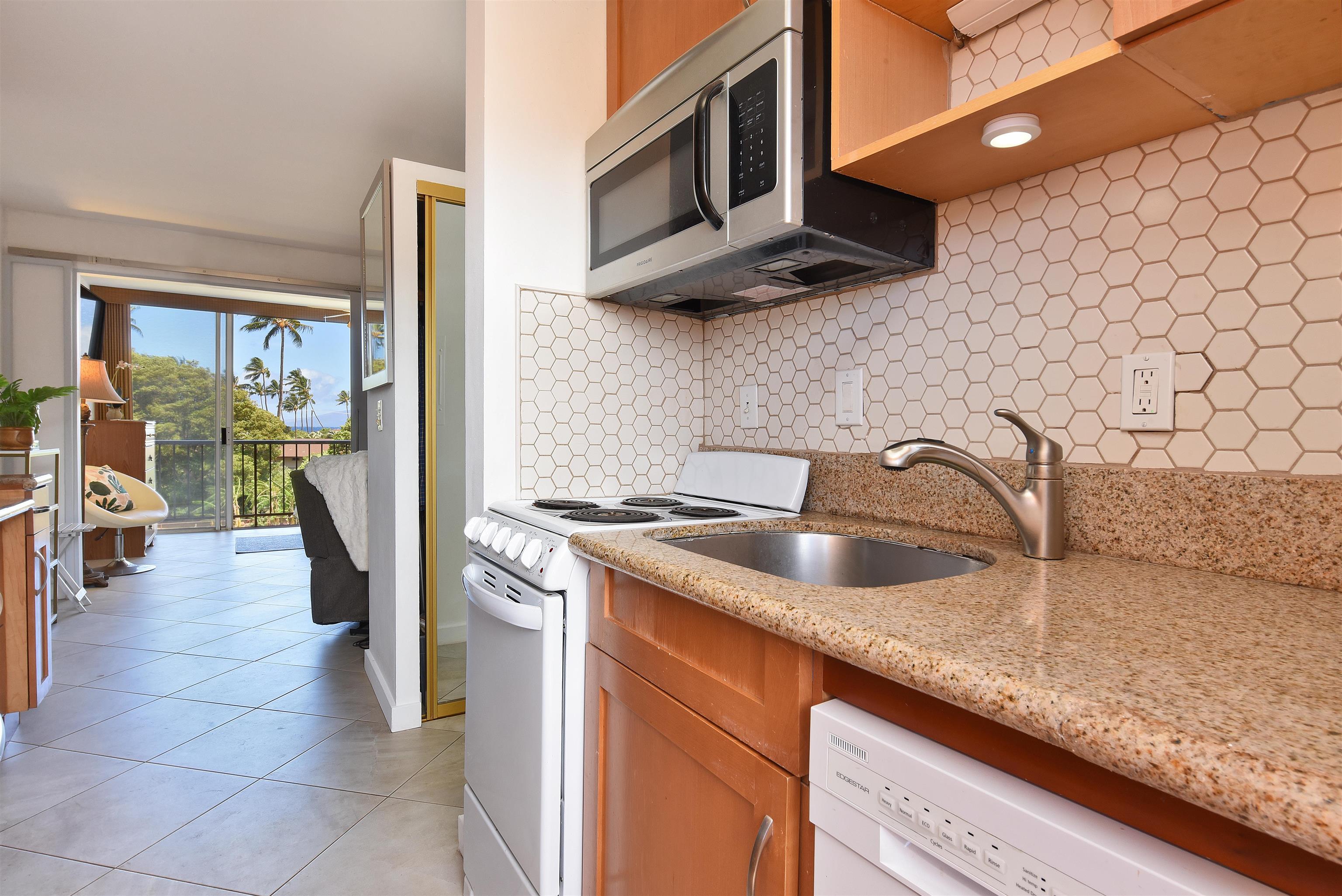 Honokowai East condo # 302, Lahaina, Hawaii - photo 19 of 29
