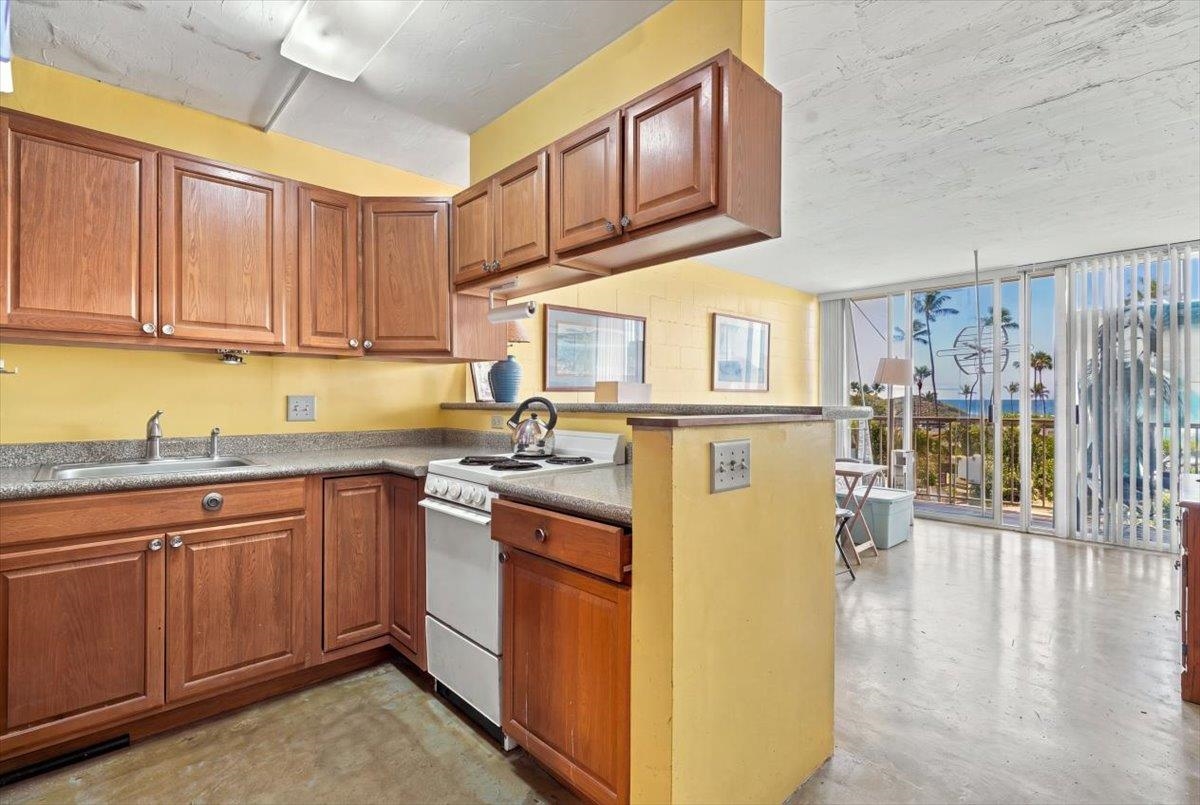 Honokowai East condo # 401, Lahaina, Hawaii - photo 15 of 34