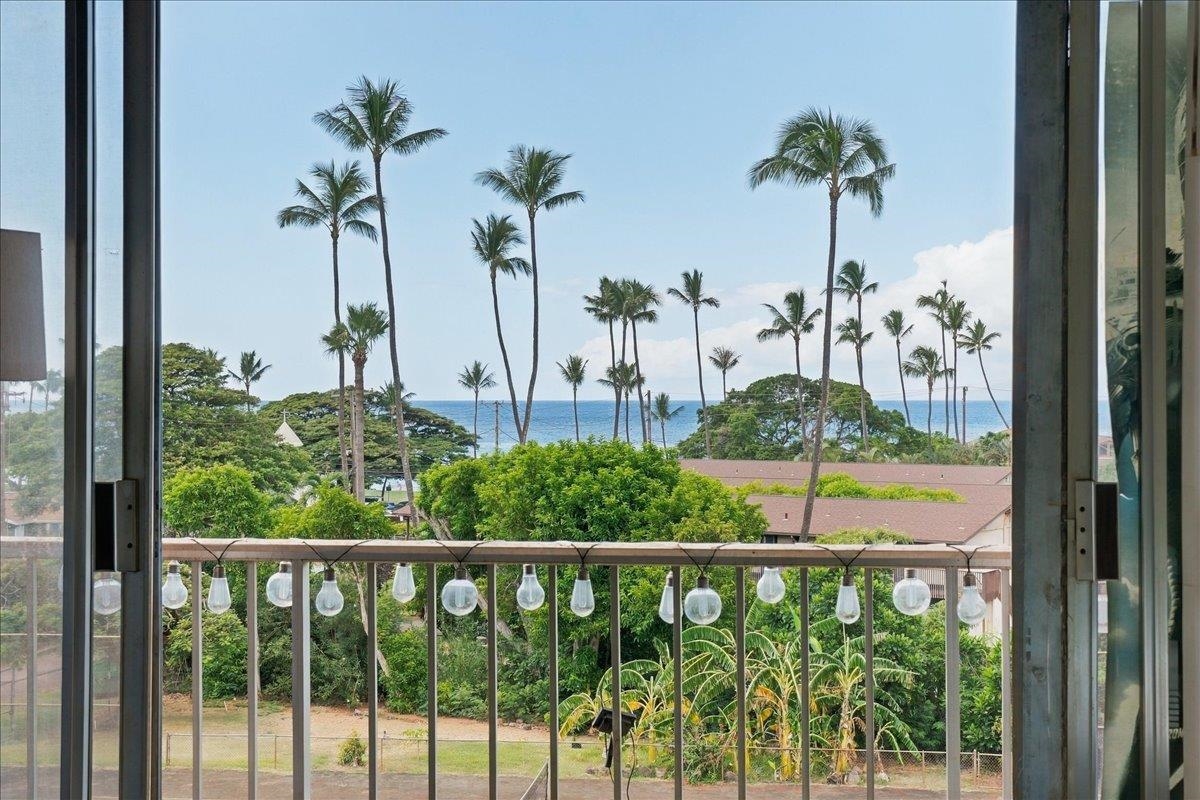 Honokowai East condo # 401, Lahaina, Hawaii - photo 21 of 34