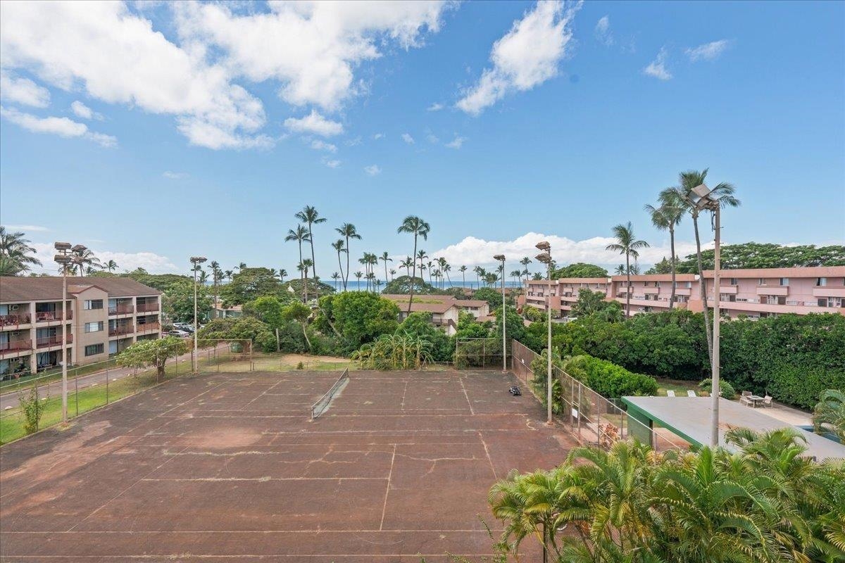 Honokowai East condo # 401, Lahaina, Hawaii - photo 25 of 34