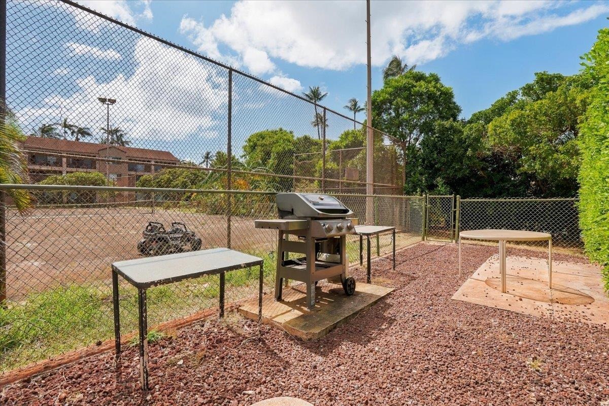 Honokowai East condo # 401, Lahaina, Hawaii - photo 28 of 34