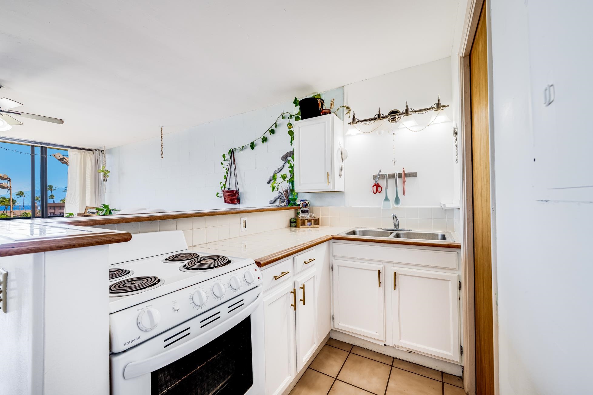 Honokowai East condo # 403, Lahaina, Hawaii - photo 8 of 41