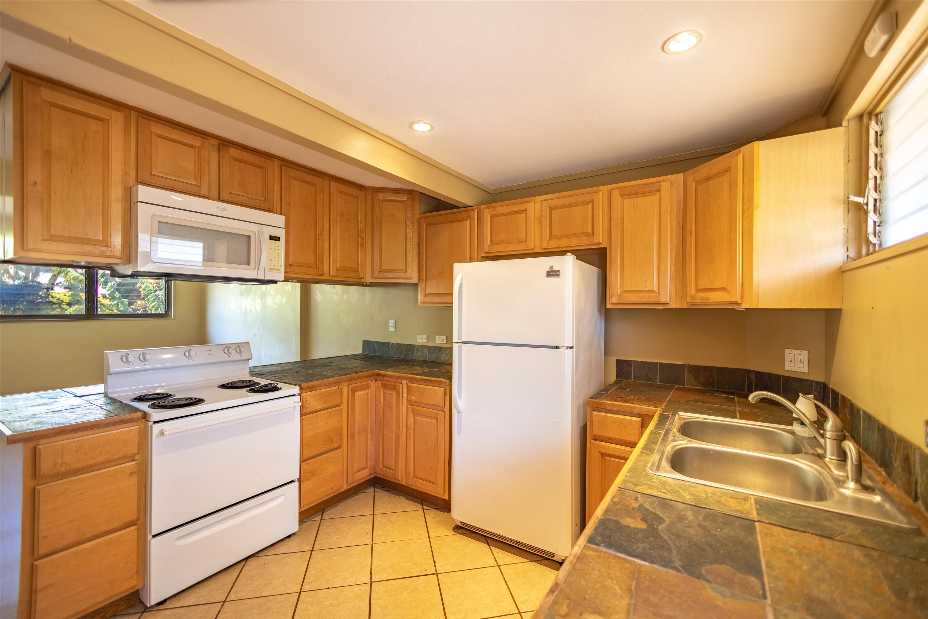 Honokowai Palms condo # C5, Lahaina, Hawaii - photo 2 of 30