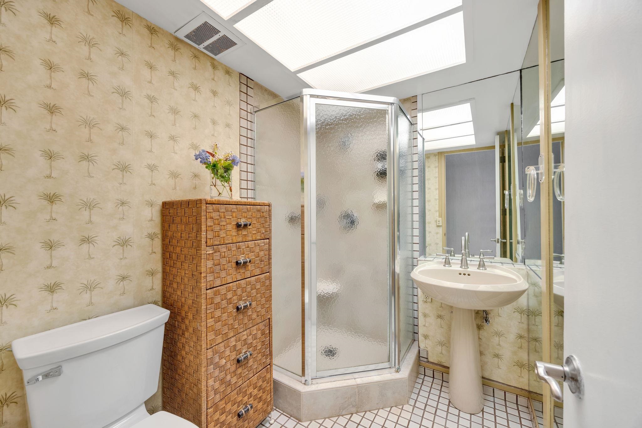 Hale Kai I condo # 211, Lahaina, Hawaii - photo 19 of 47