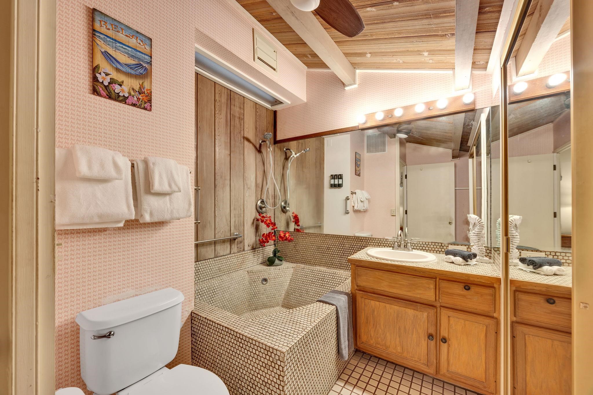 Hale Kai I condo # 211, Lahaina, Hawaii - photo 24 of 47