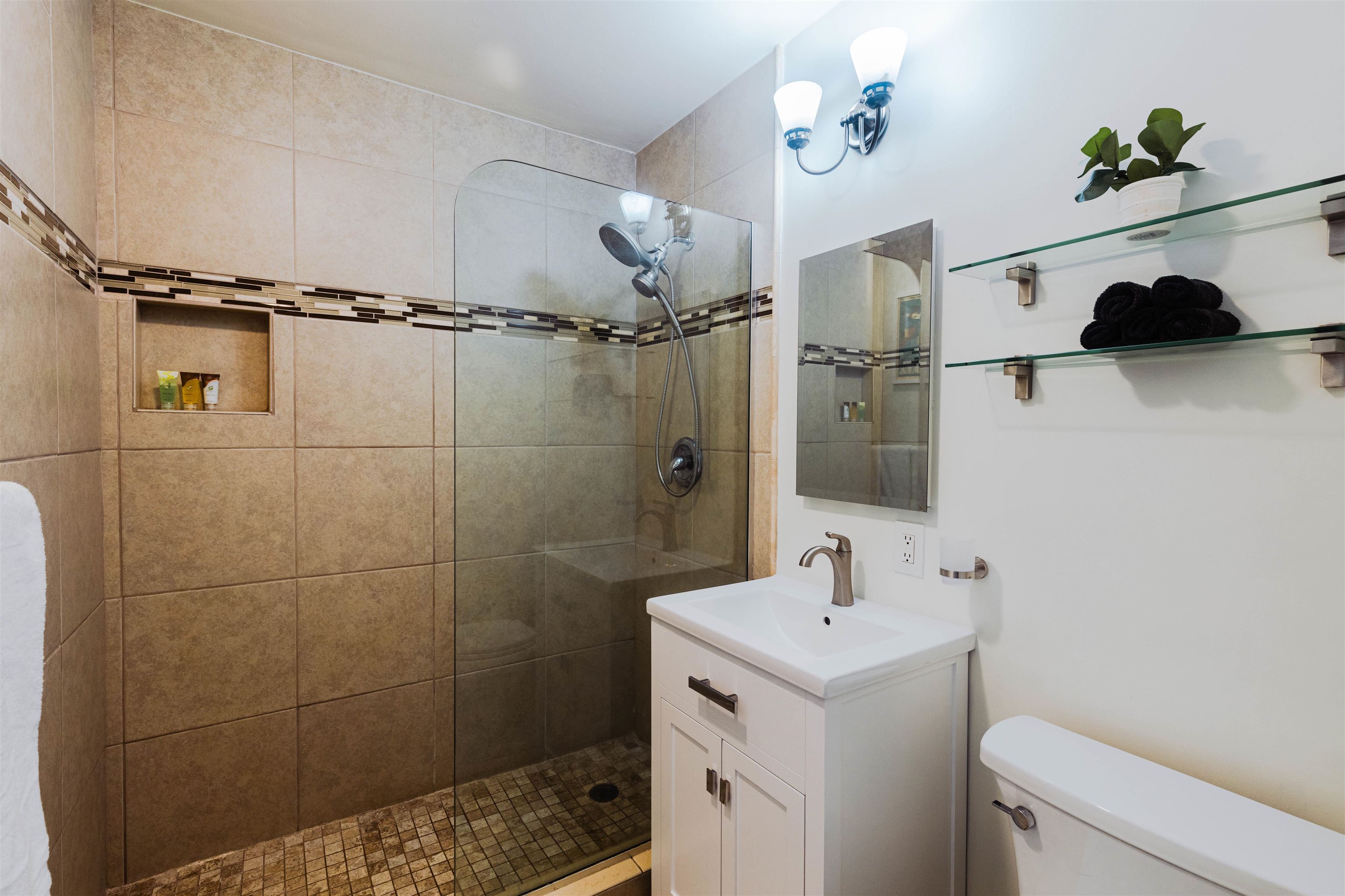 Hale Kai I condo # 208, Lahaina, Hawaii - photo 14 of 49