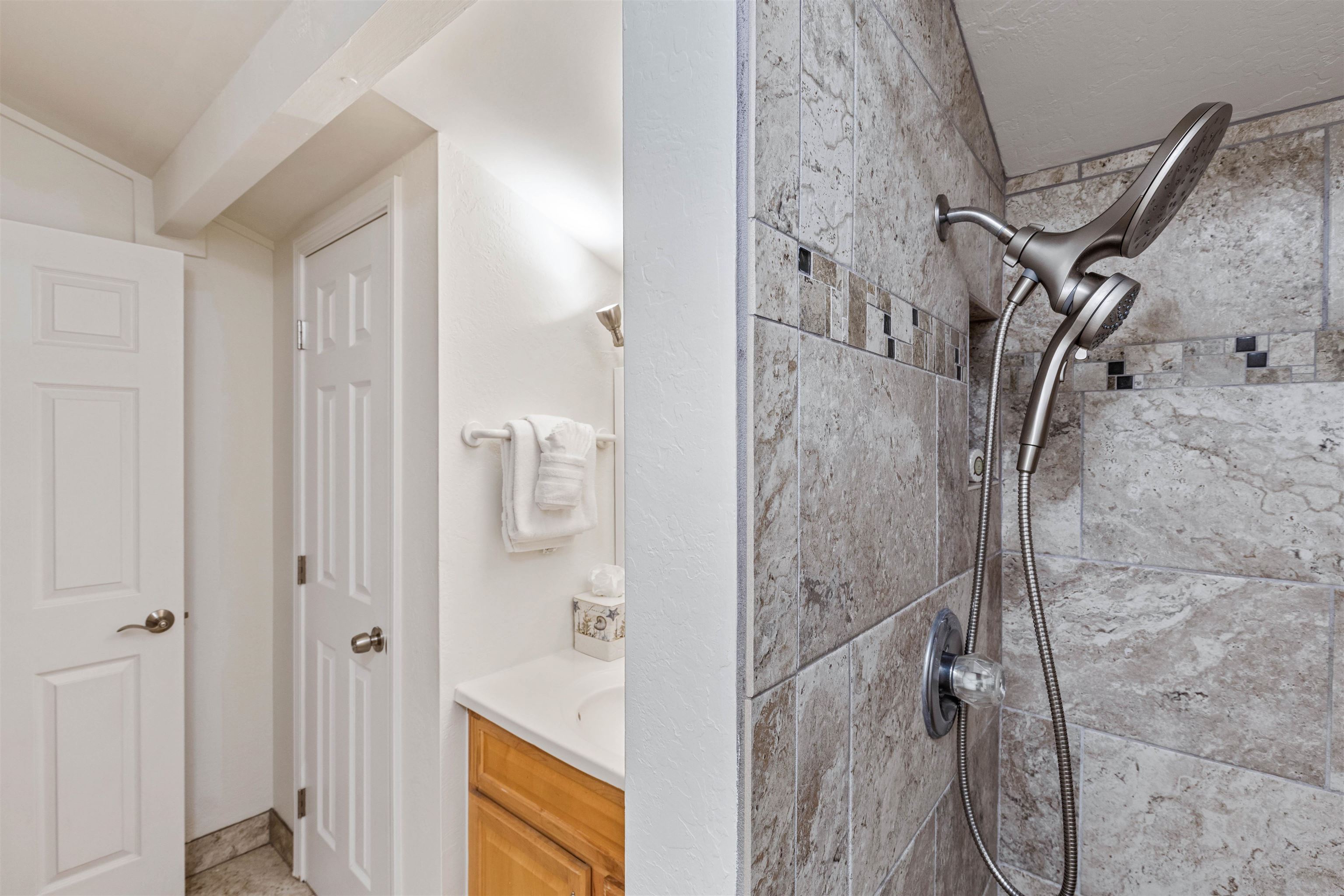 Hale Kai I condo # 208, Lahaina, Hawaii - photo 46 of 49