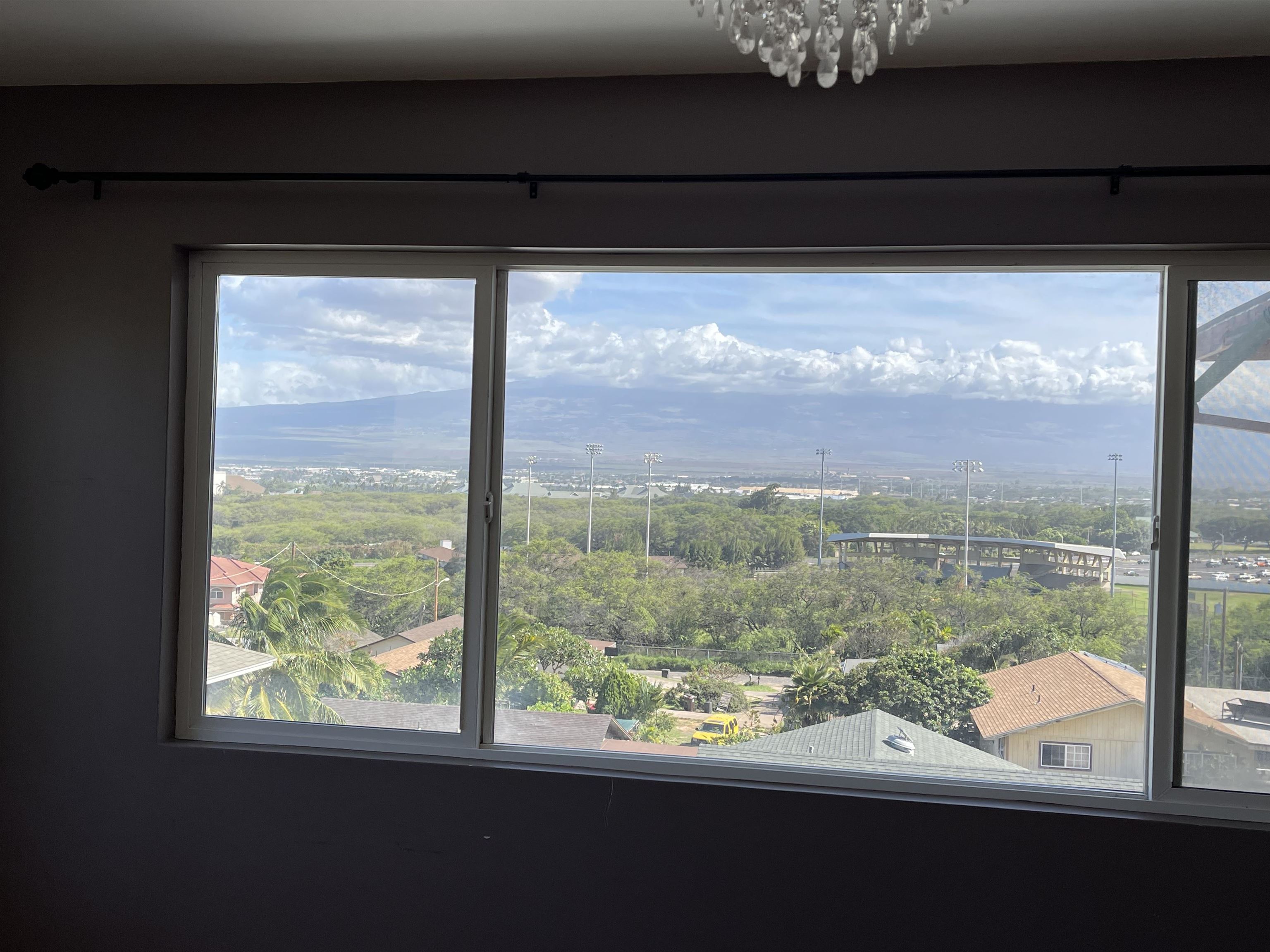 370  Liholiho St , Wailuku home - photo 6 of 26