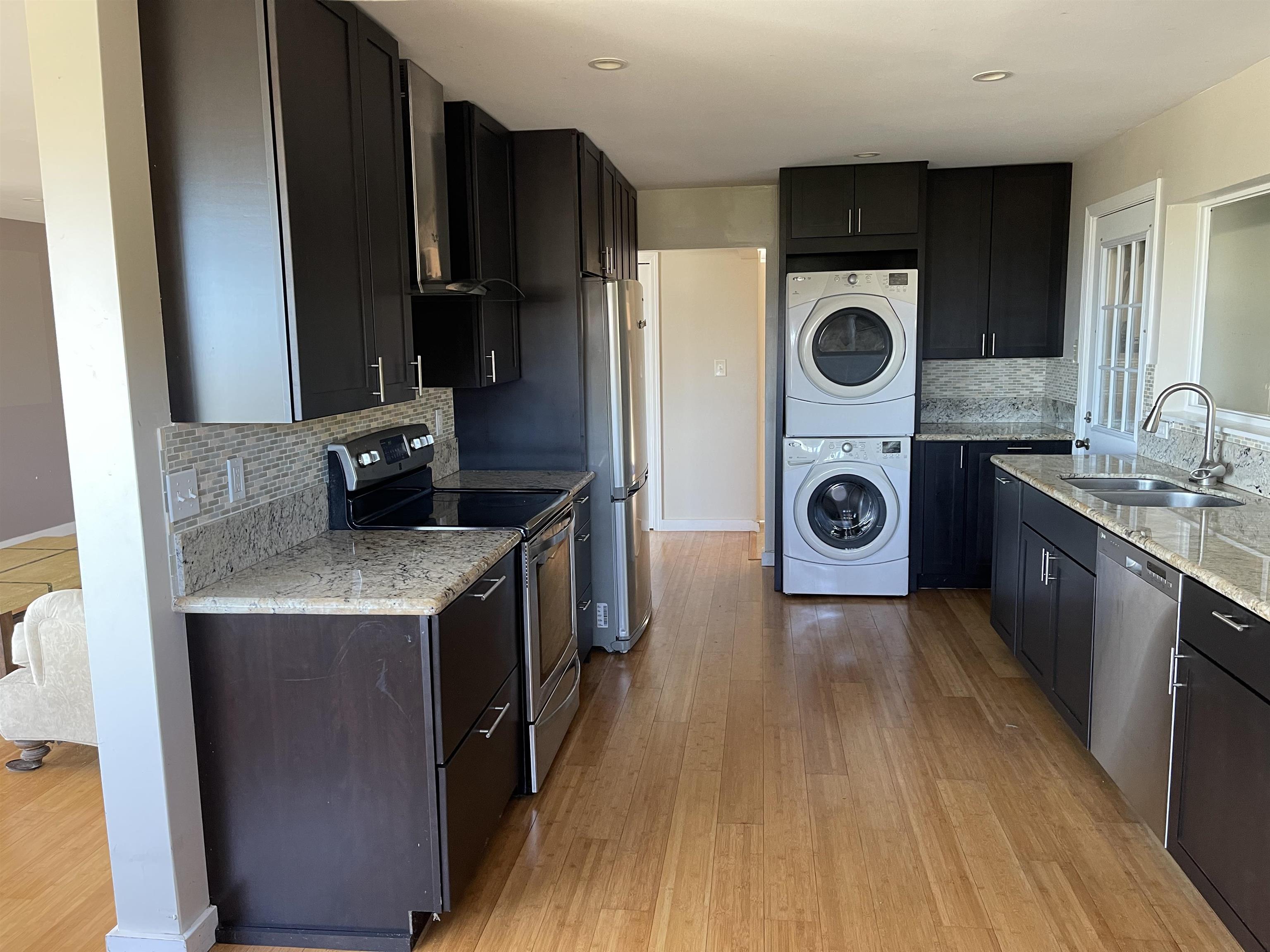 370  Liholiho St , Wailuku home - photo 8 of 26