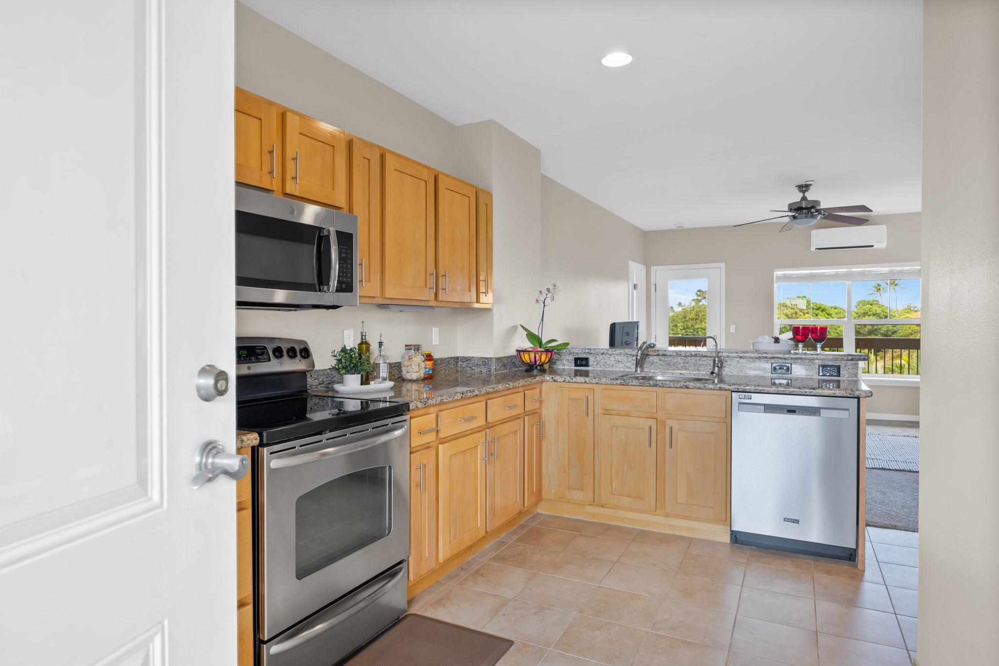 The Breakers condo # D-33, Lahaina, Hawaii - photo 4 of 38