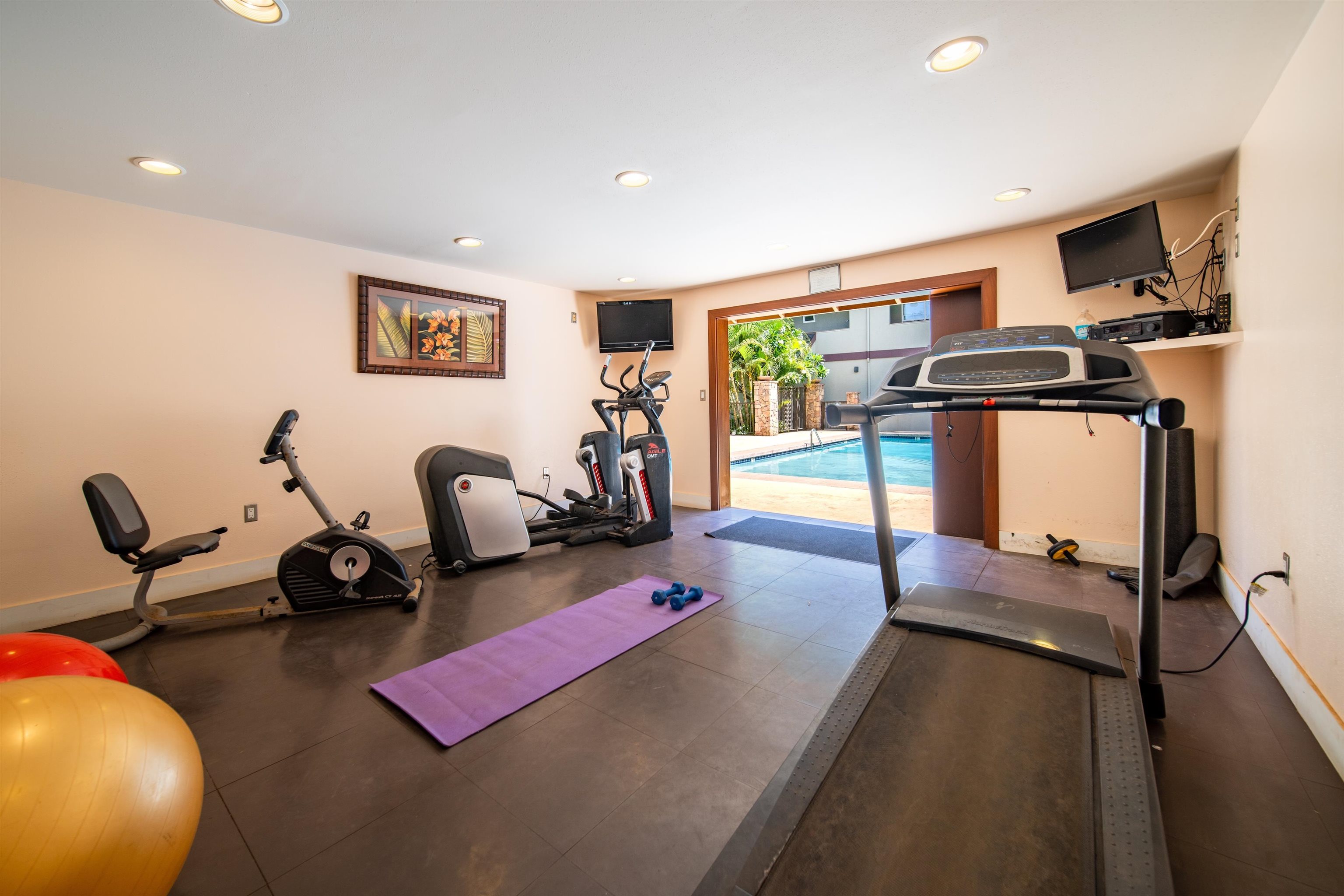 The Breakers condo # E20, Lahaina, Hawaii - photo 24 of 31