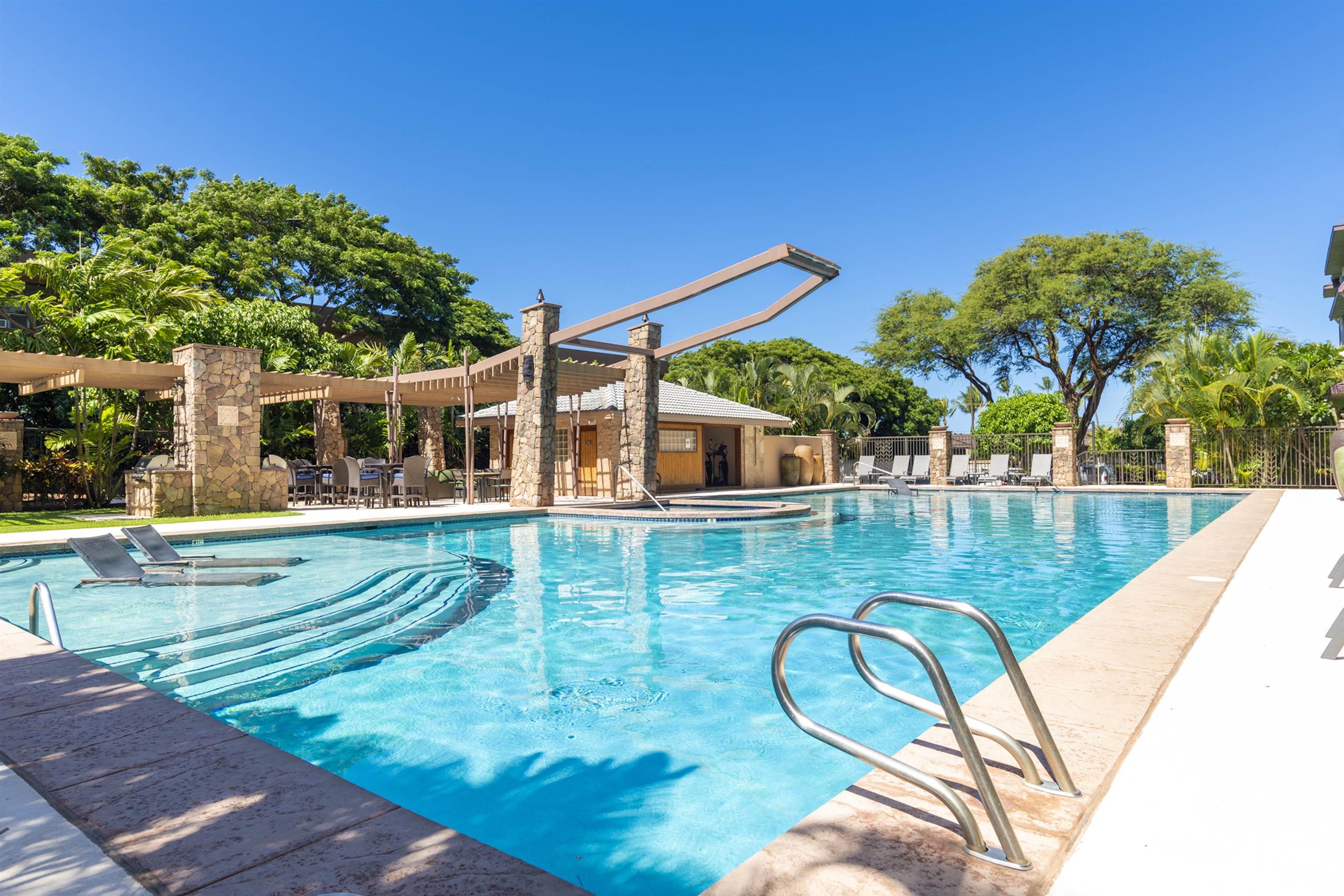 The Breakers condo # E20, Lahaina, Hawaii - photo 25 of 31