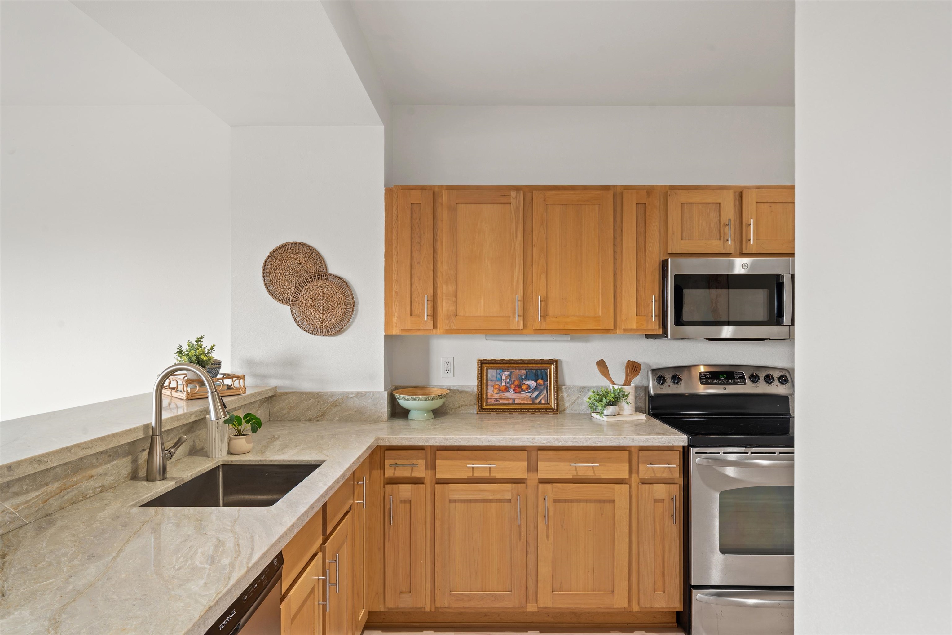 The Breakers condo # E20, Lahaina, Hawaii - photo 5 of 31