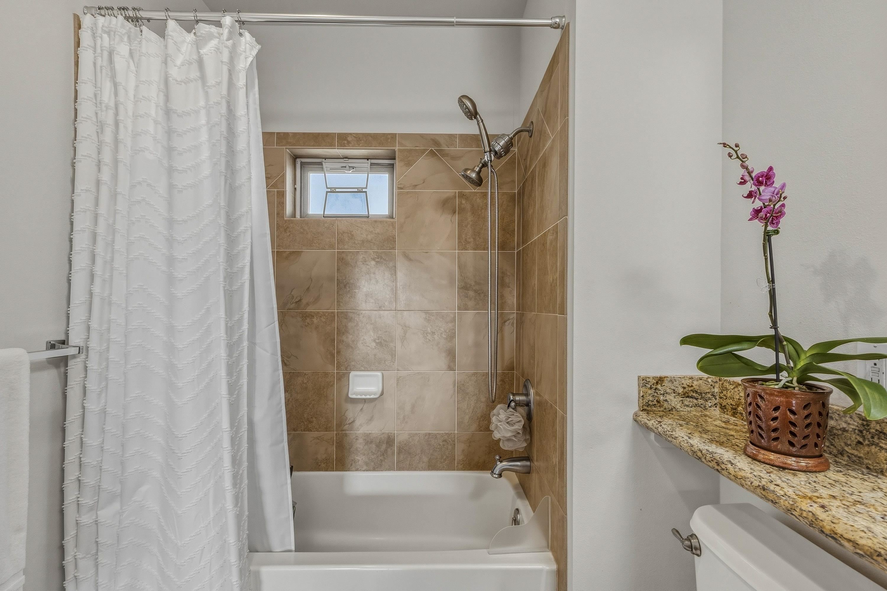 The Breakers condo # E32, Lahaina, Hawaii - photo 26 of 40
