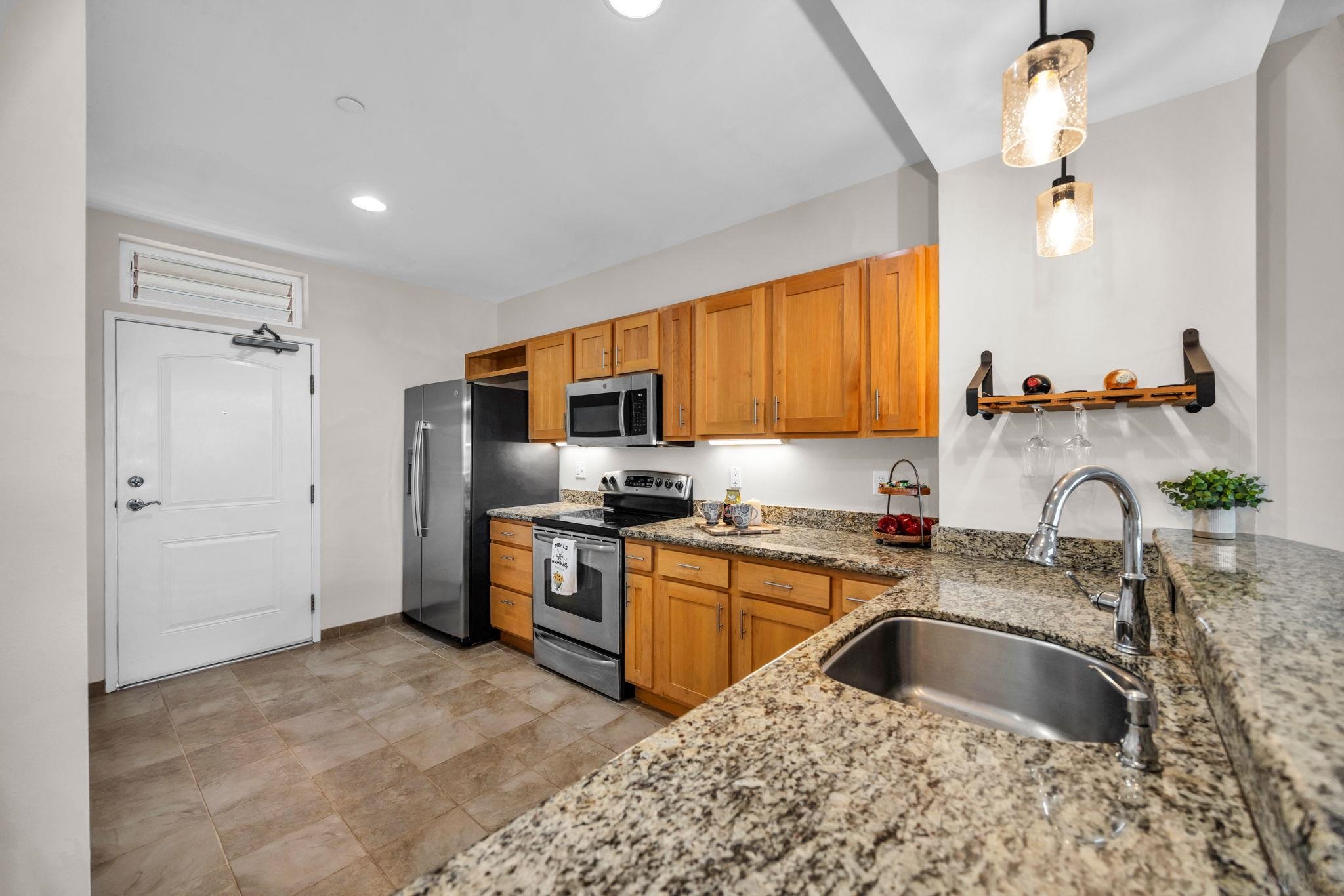 The Breakers condo # E-33, Lahaina, Hawaii - photo 8 of 35