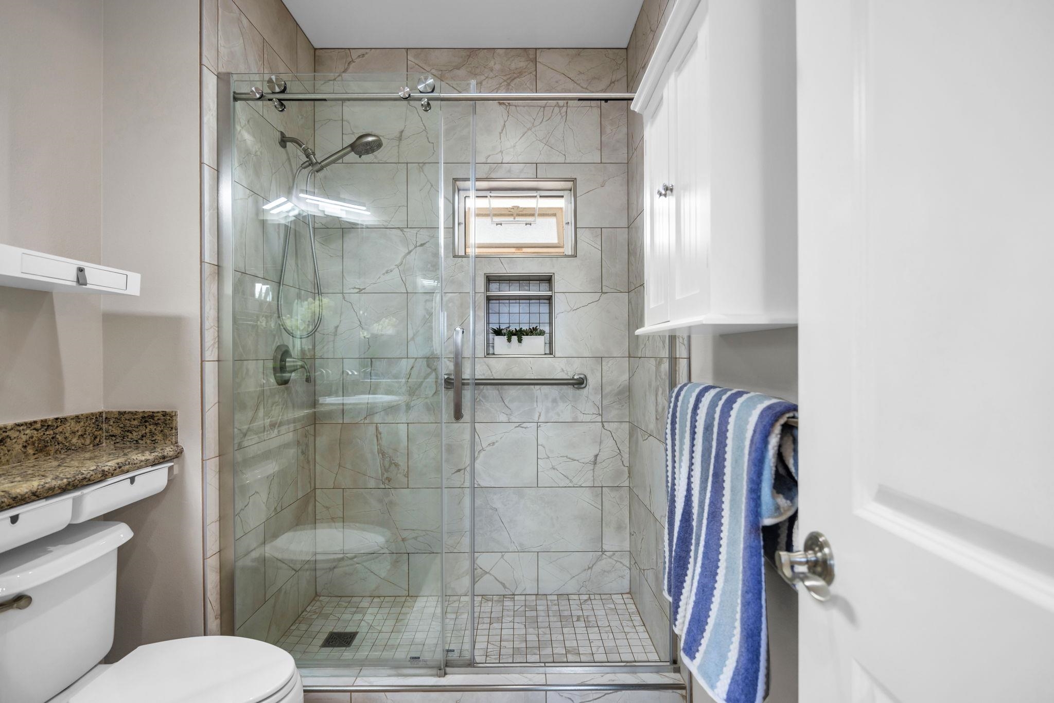 The Breakers condo # E-33, Lahaina, Hawaii - photo 23 of 36