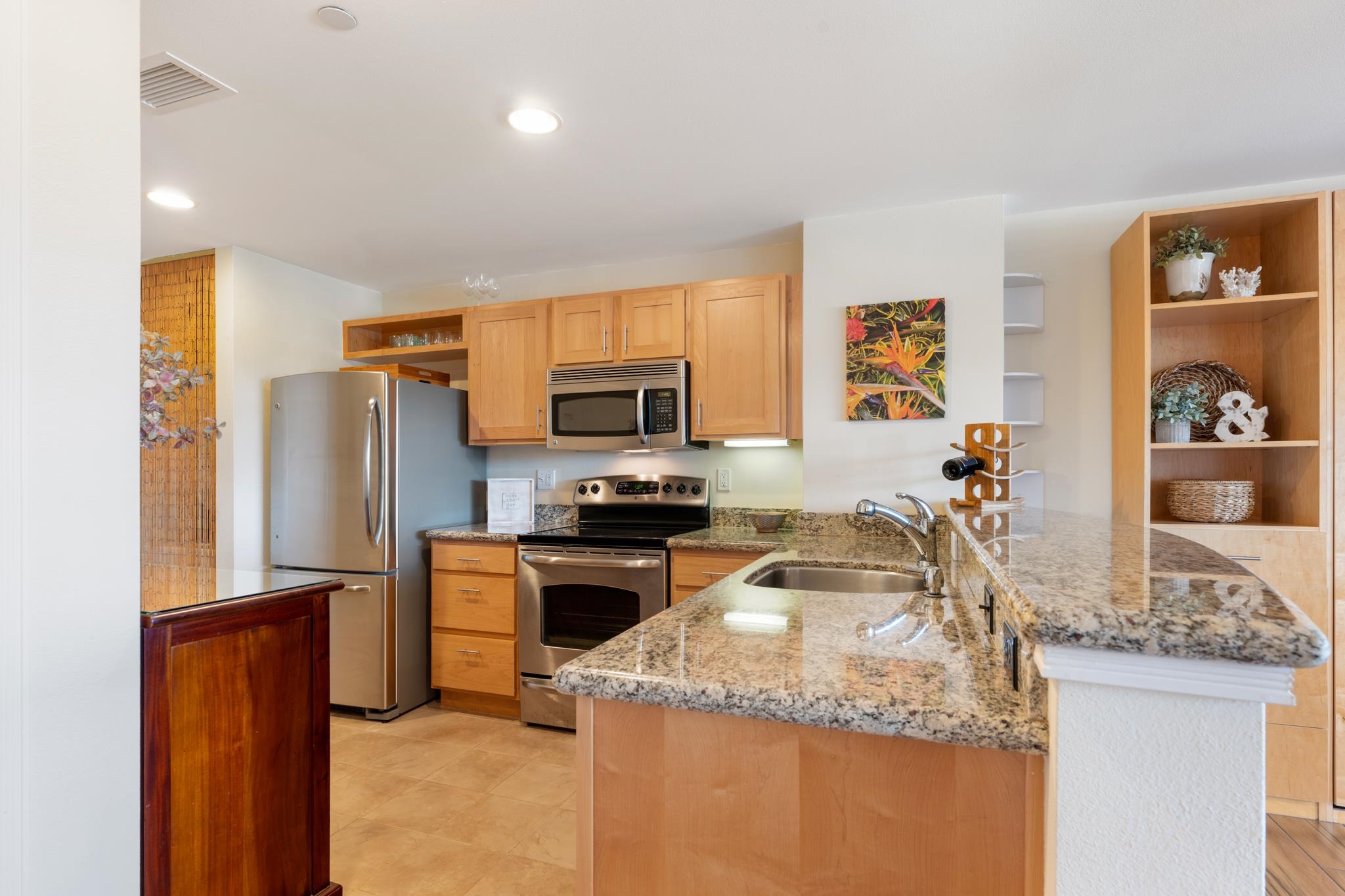 The Breakers condo # E41, Lahaina, Hawaii - photo 12 of 39