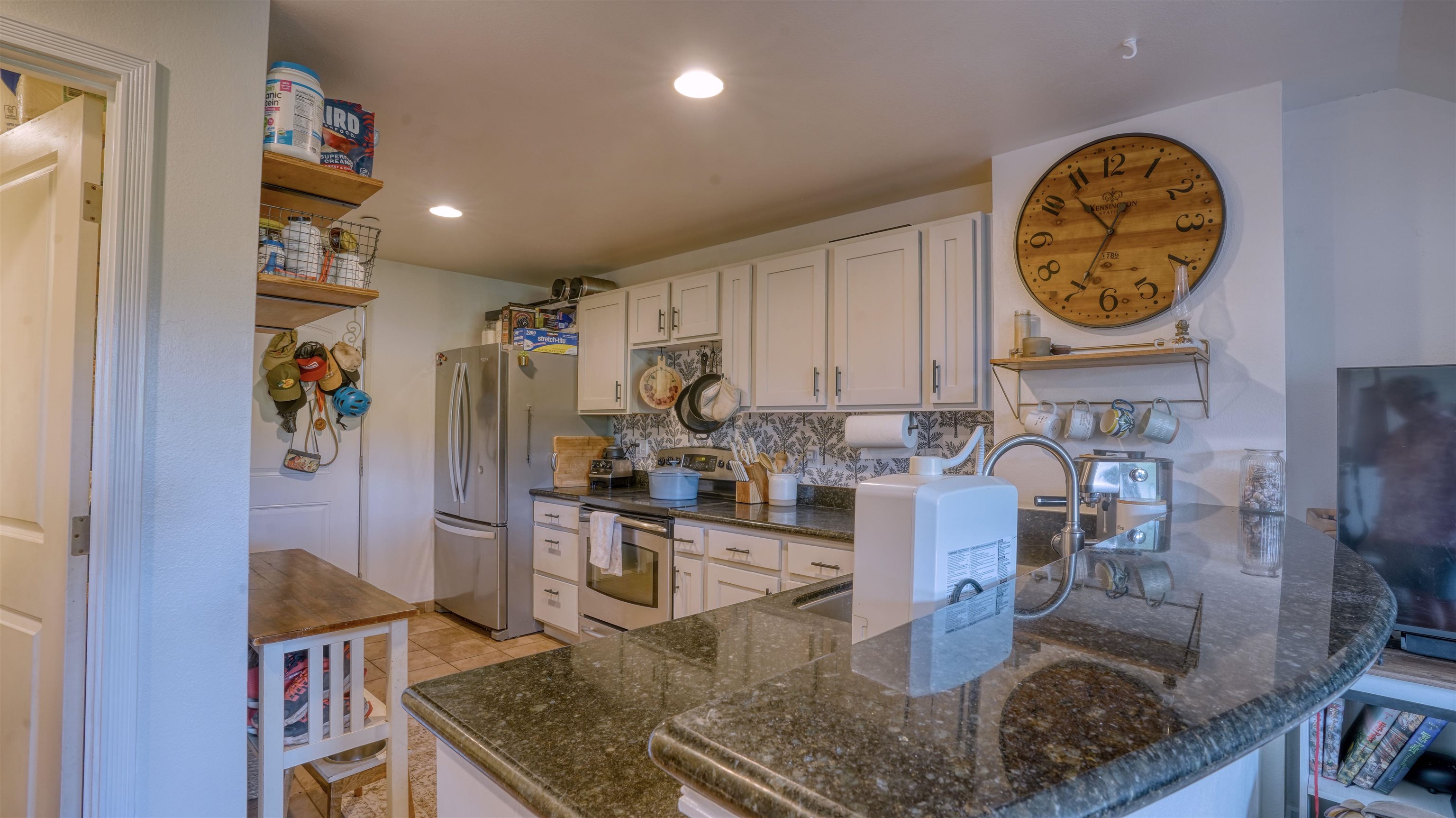 The Breakers condo # F44, Lahaina, Hawaii - photo 5 of 39