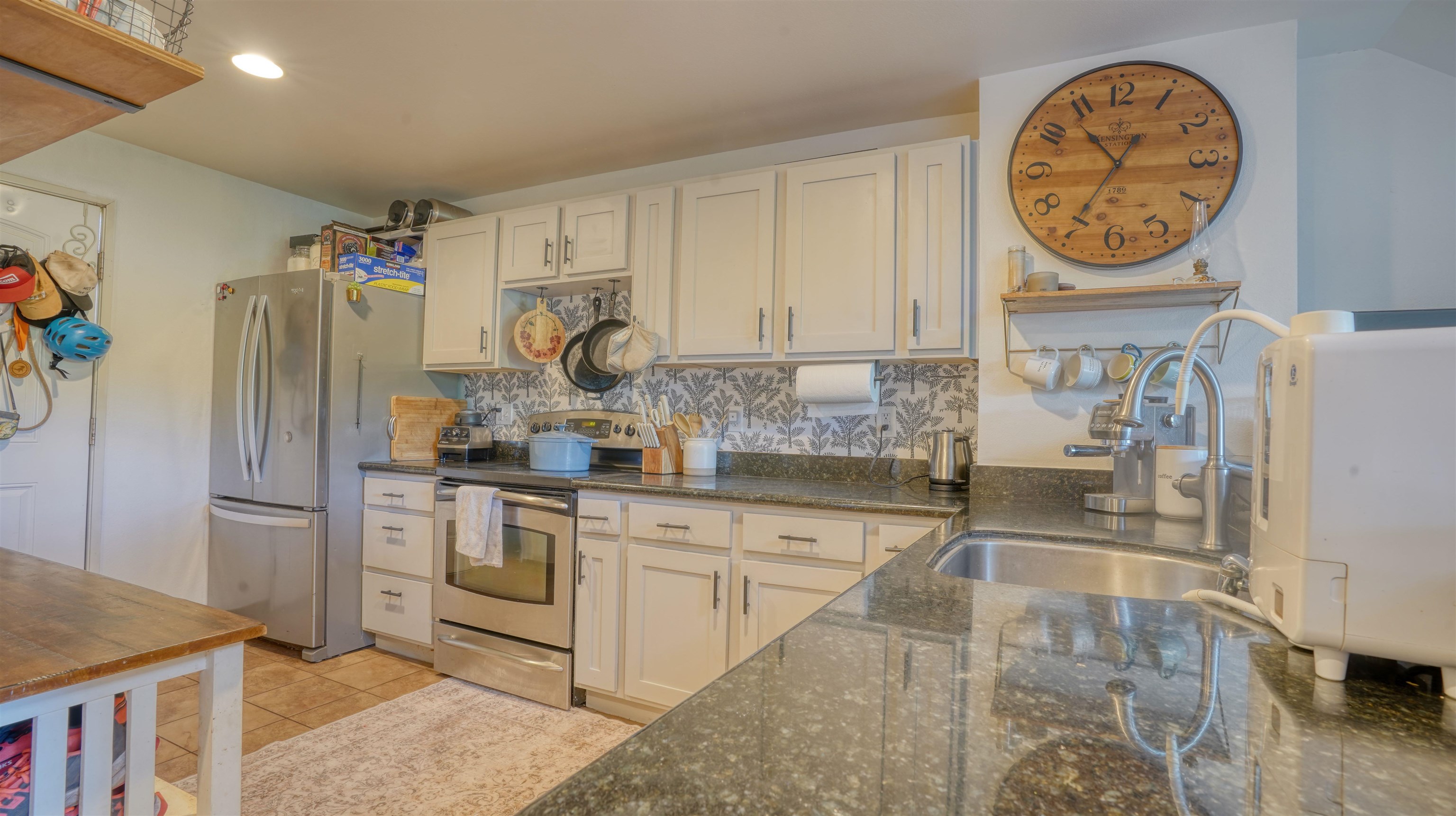 The Breakers condo # F44, Lahaina, Hawaii - photo 6 of 39