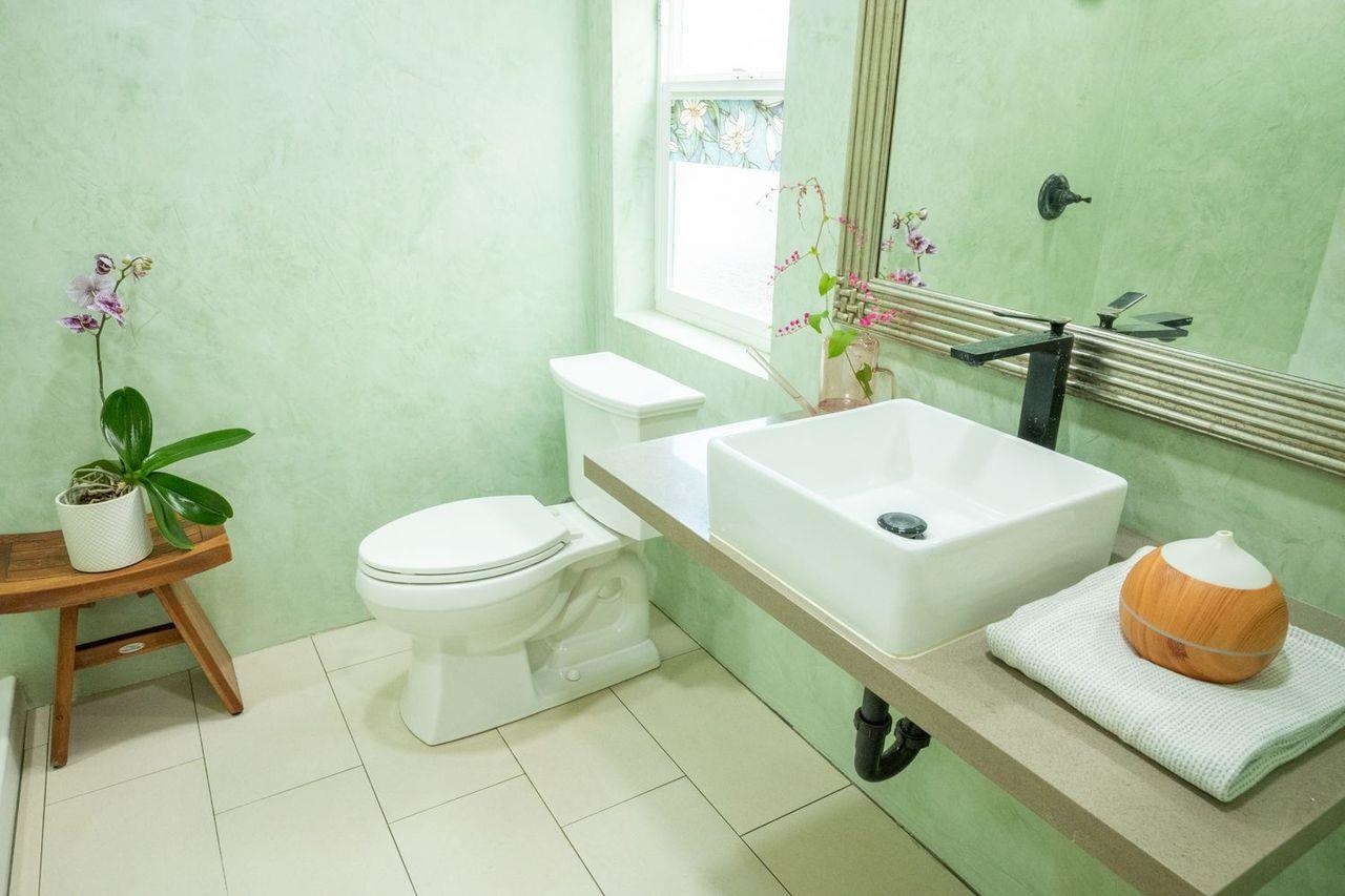 372  Market St Happy Valley, Wailuku home - photo 11 of 36