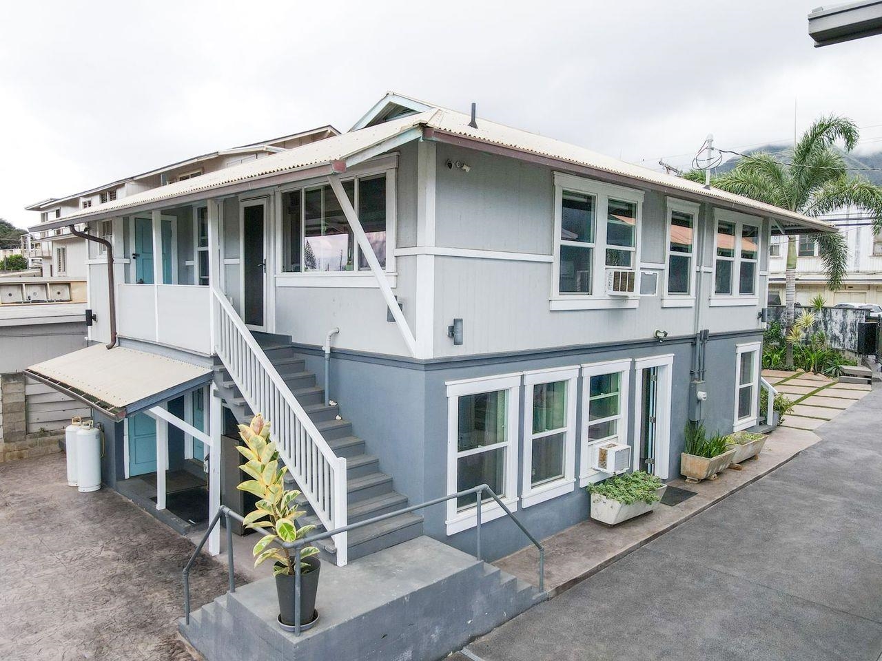 372  Market St Happy Valley, Wailuku home - photo 4 of 36