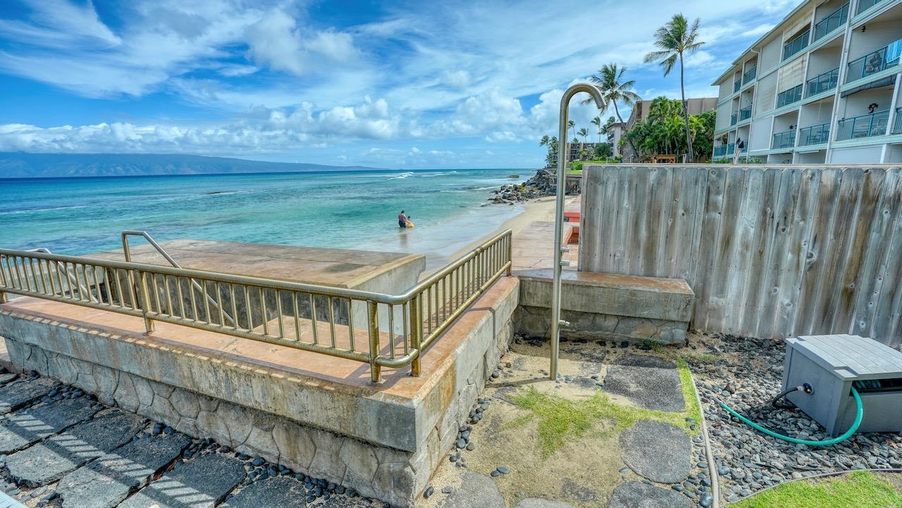 Kulakane condo # 114, Lahaina, Hawaii - photo 35 of 36