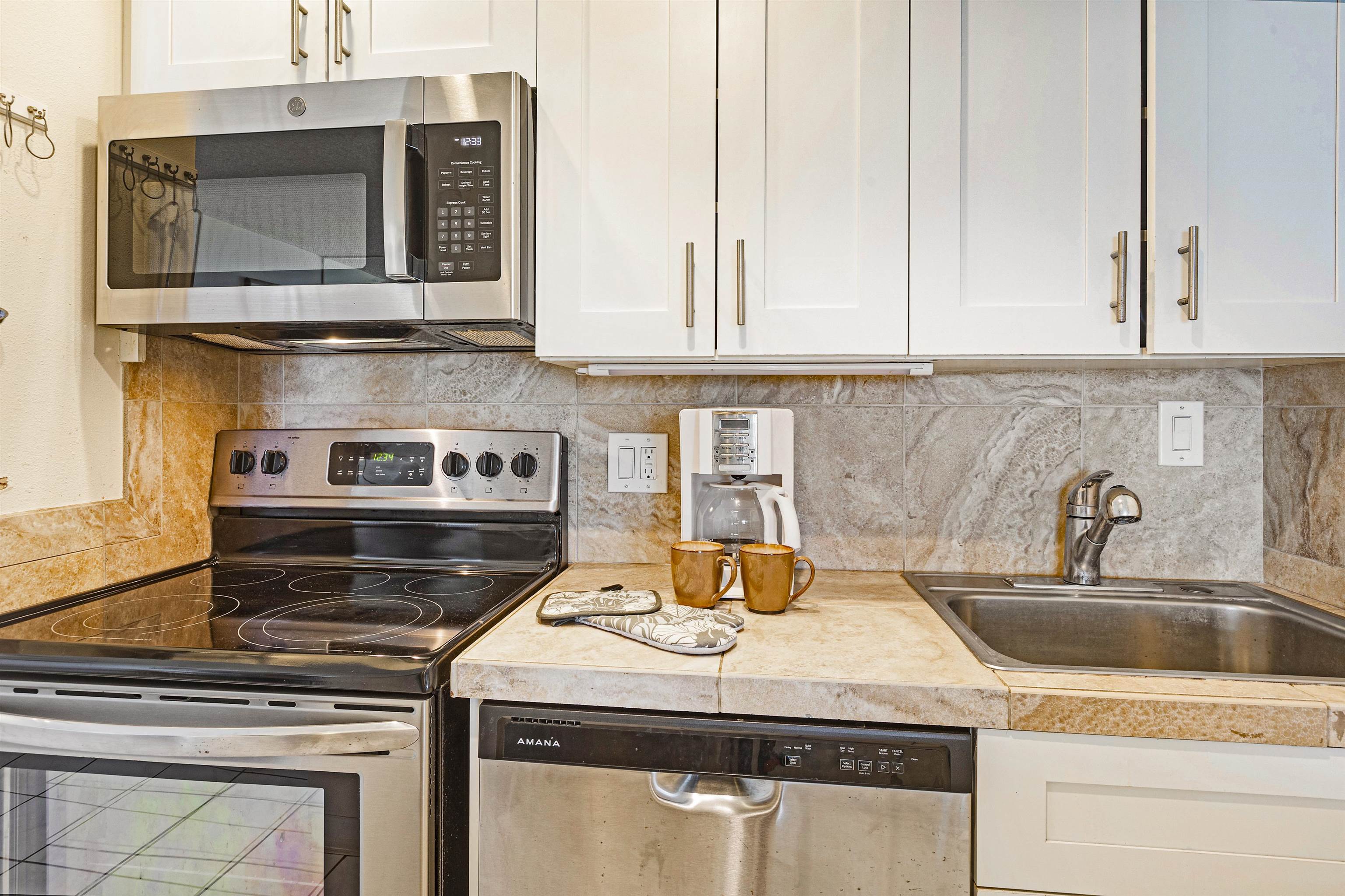 Kulakane condo # 206, Lahaina, Hawaii - photo 11 of 28