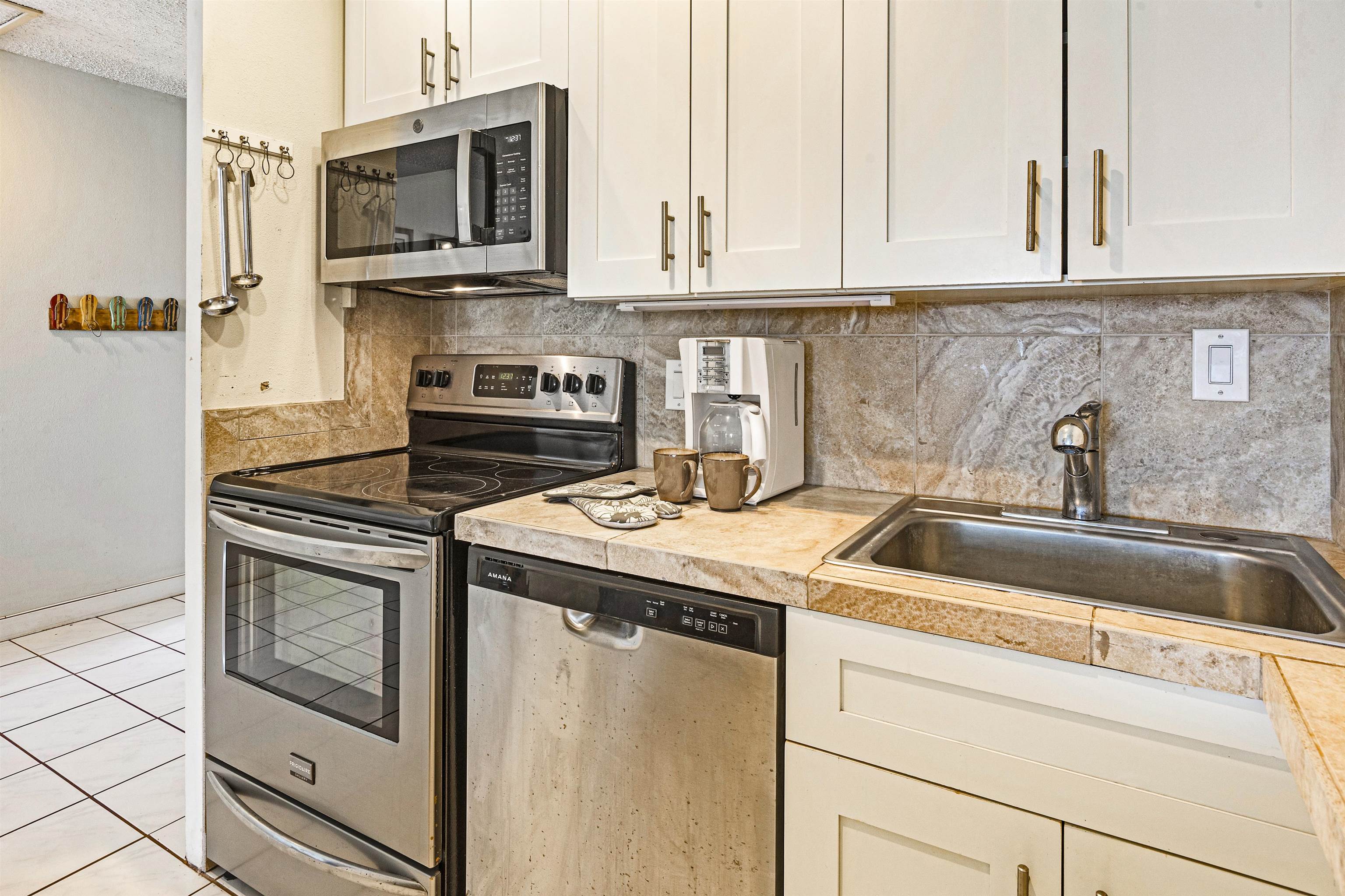 Kulakane condo # 206, Lahaina, Hawaii - photo 13 of 28