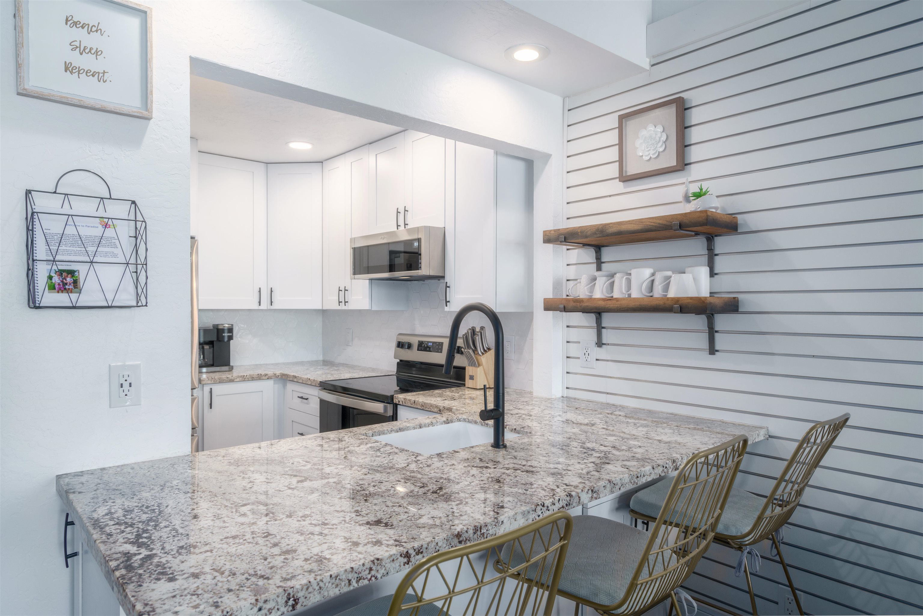 Kulakane condo # 302, Lahaina, Hawaii - photo 3 of 30