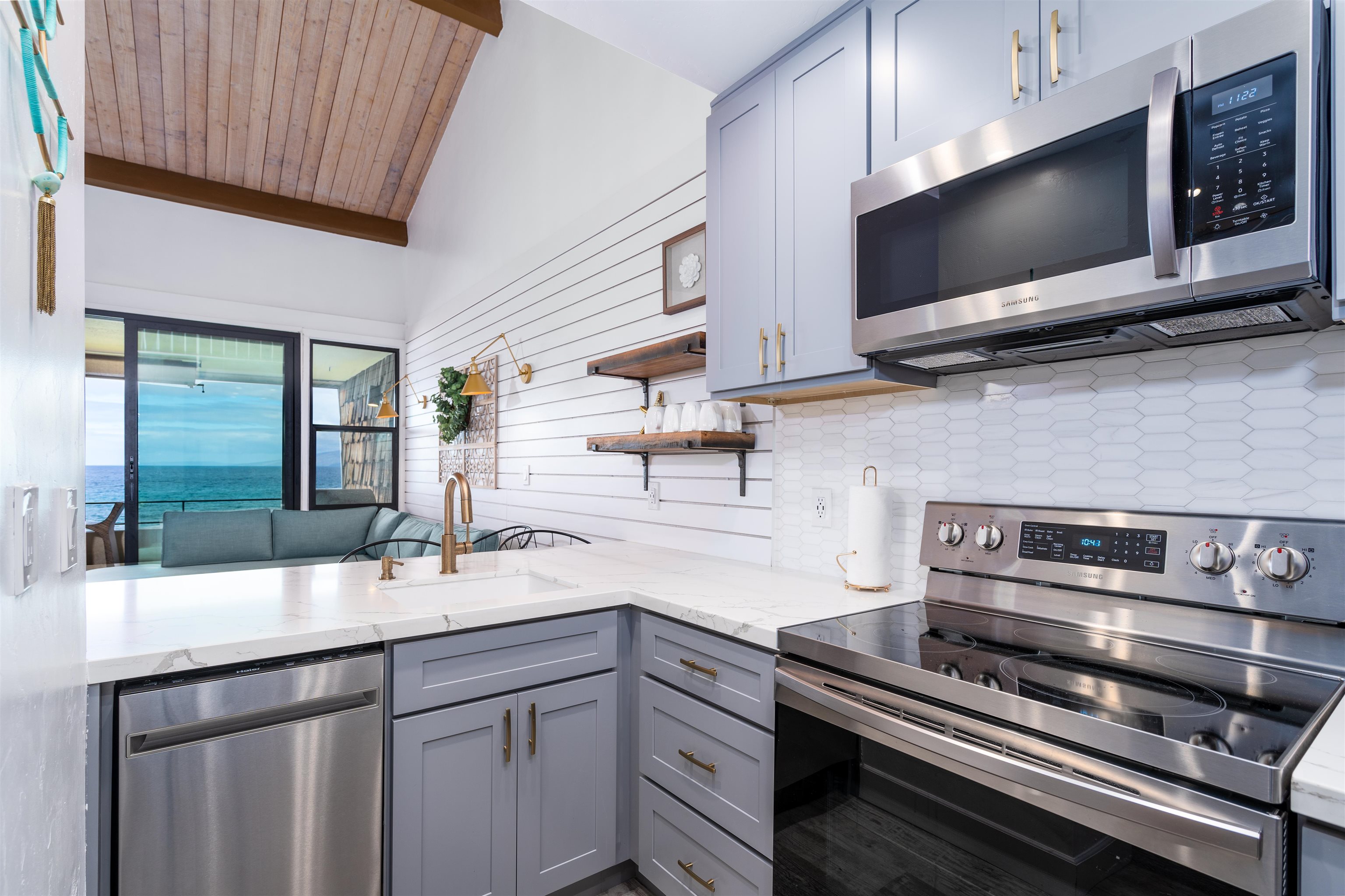 Kulakane condo # 303, Lahaina, Hawaii - photo 8 of 30