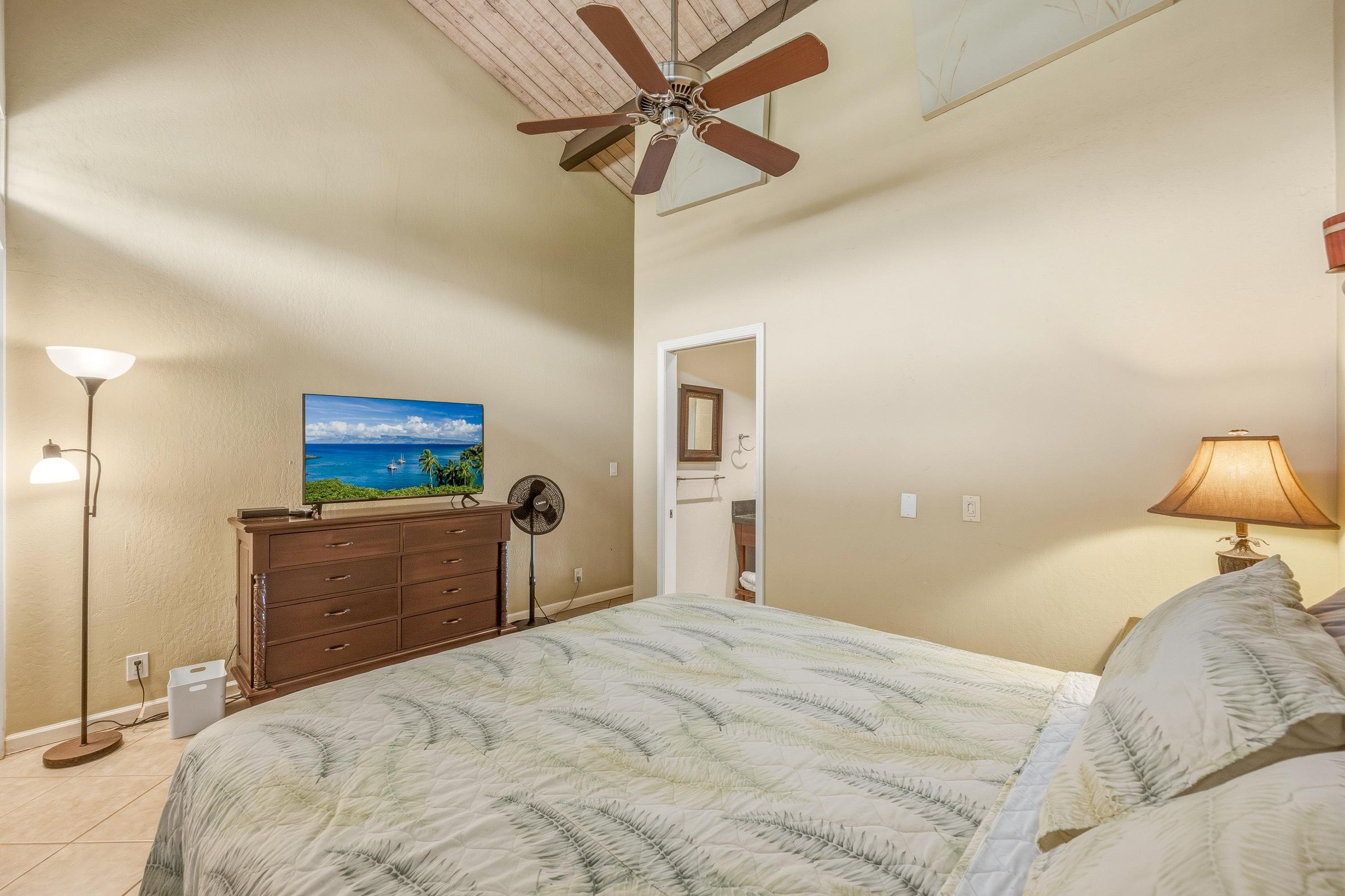 Kulakane condo # 313, Lahaina, Hawaii - photo 22 of 38