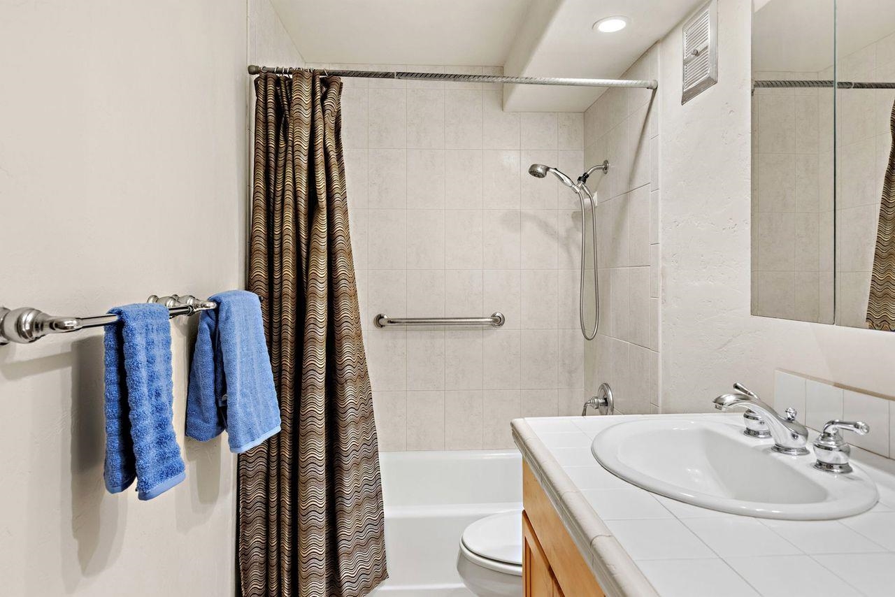 Leinani Apts condo # 202, Lahaina, Hawaii - photo 15 of 22