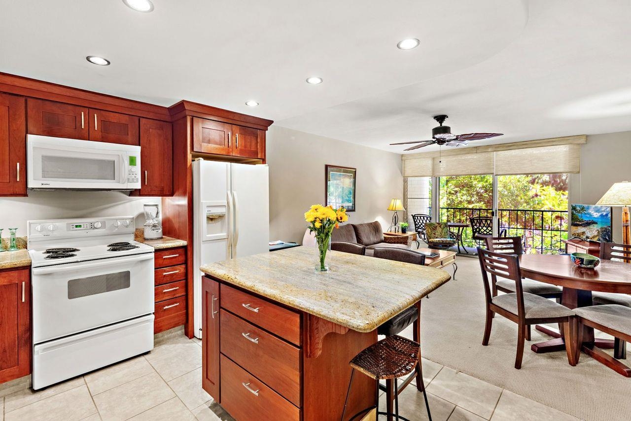 Leinani Apts condo # 202, Lahaina, Hawaii - photo 3 of 22