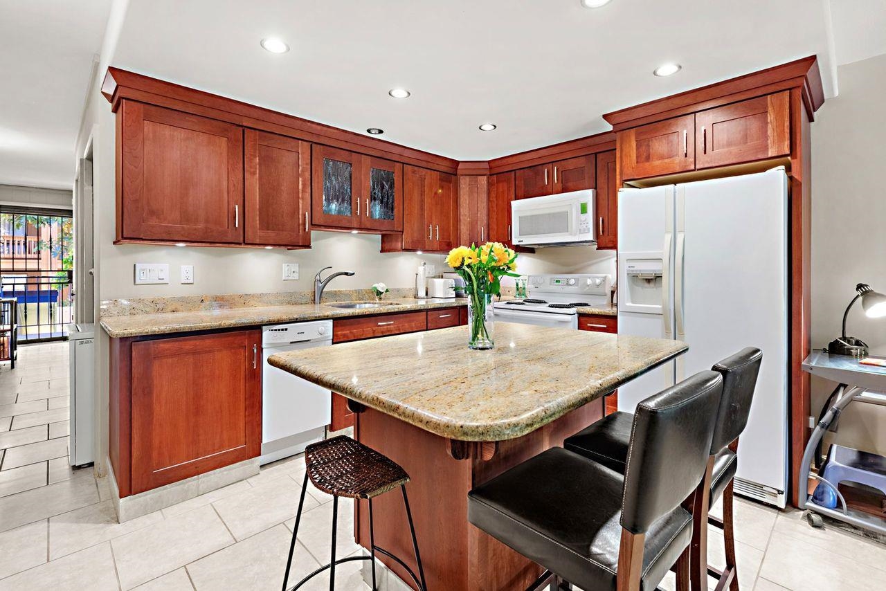 Leinani Apts condo # 202, Lahaina, Hawaii - photo 4 of 22