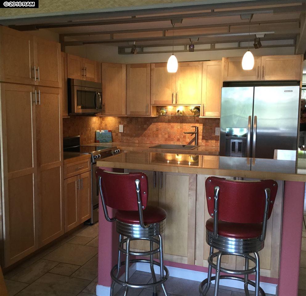 Leinani Apts condo # 207, Lahaina, Hawaii - photo 3 of 26
