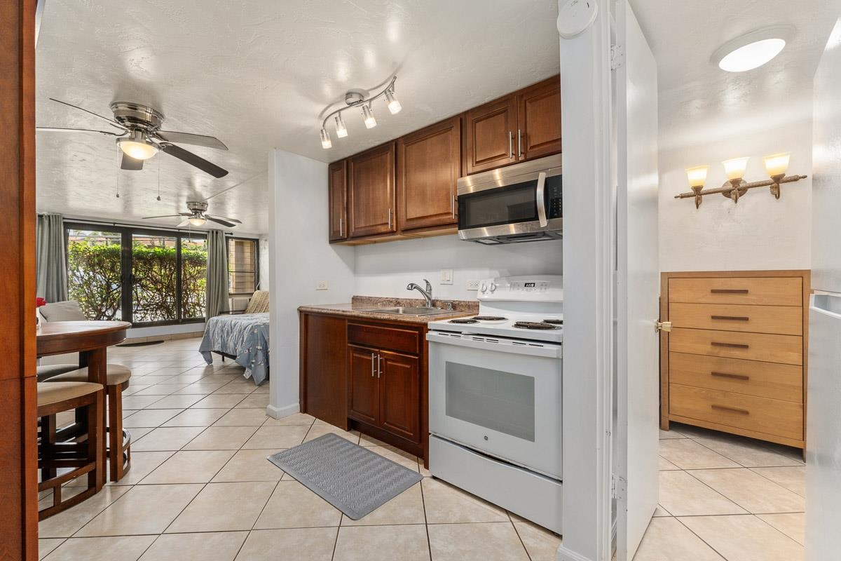 Kaleialoha condo # 101, Lahaina, Hawaii - photo 10 of 38
