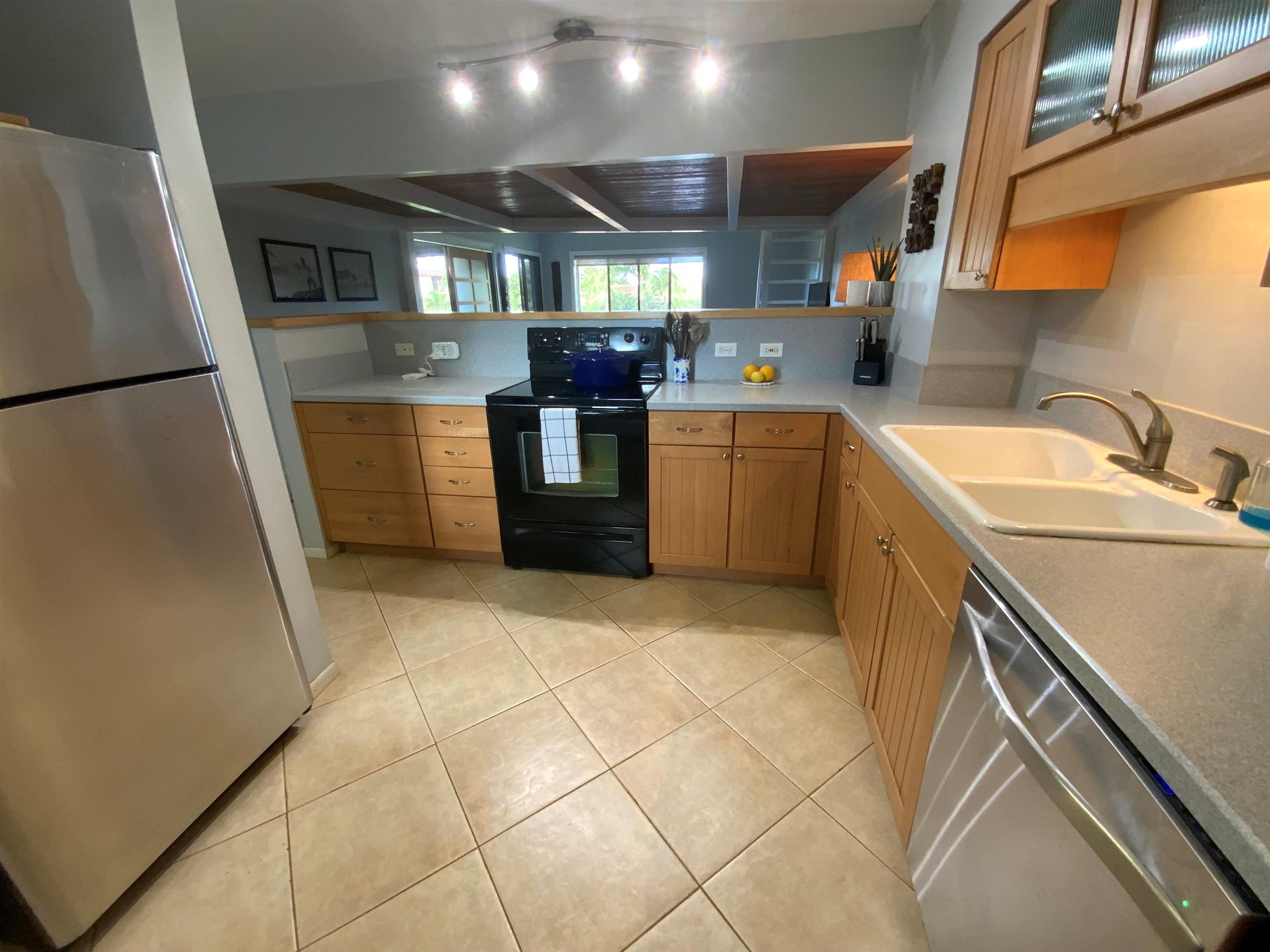 Hale Royale condo # A 206, Lahaina, Hawaii - photo 8 of 29