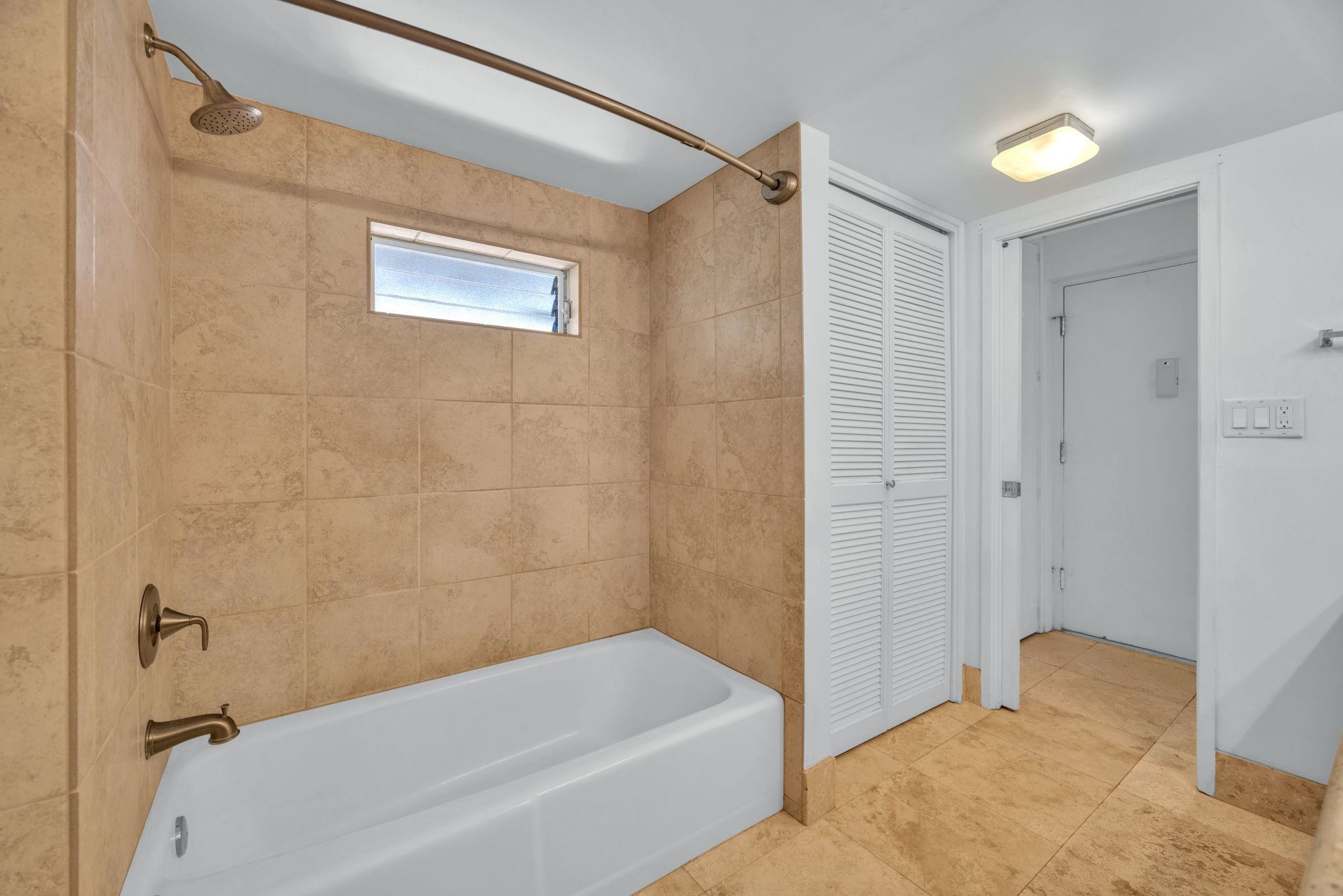 Hale Royale condo # A-208, Lahaina, Hawaii - photo 18 of 40