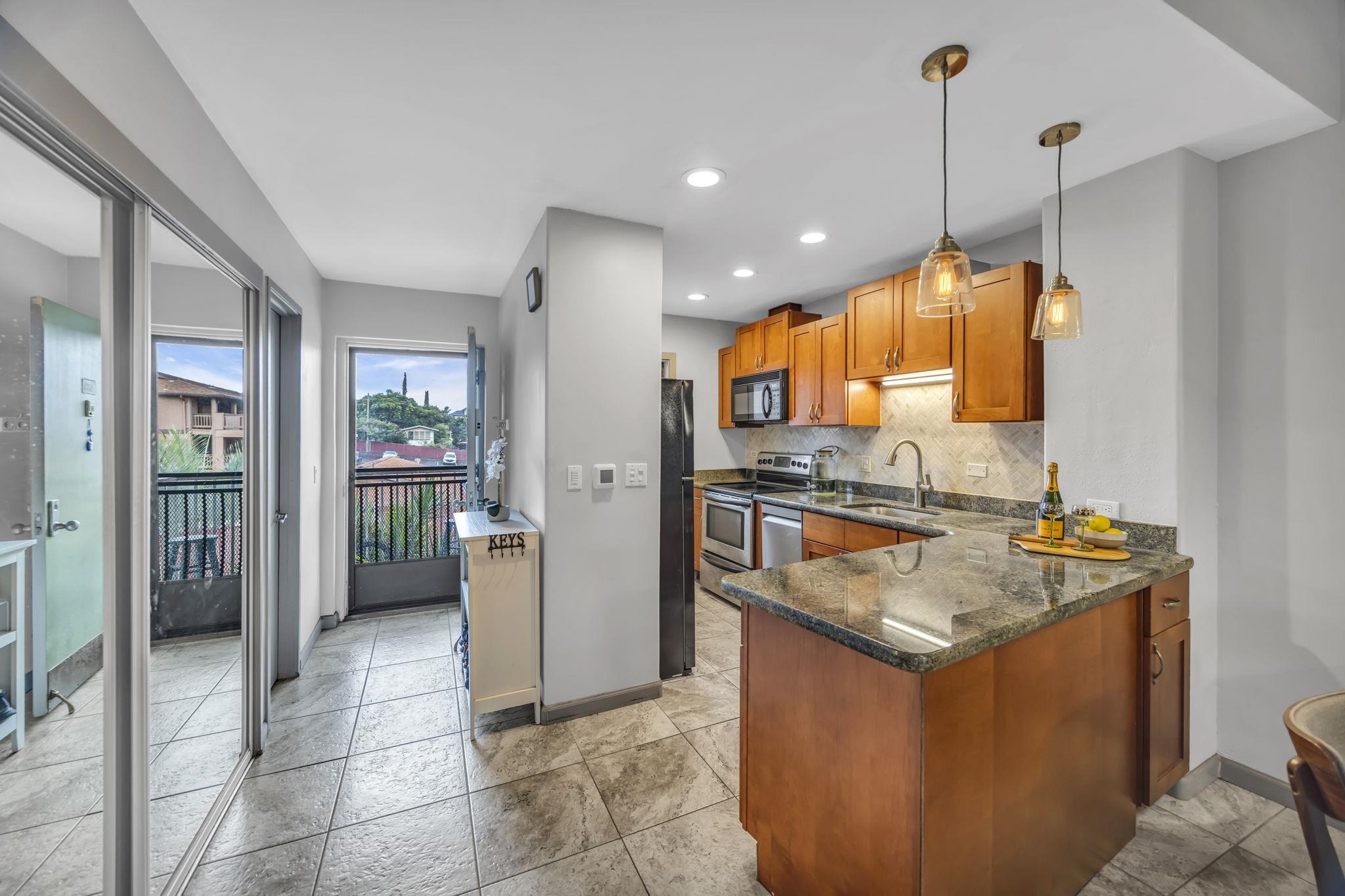 Hale Royale condo # A211, Lahaina, Hawaii - photo 3 of 39