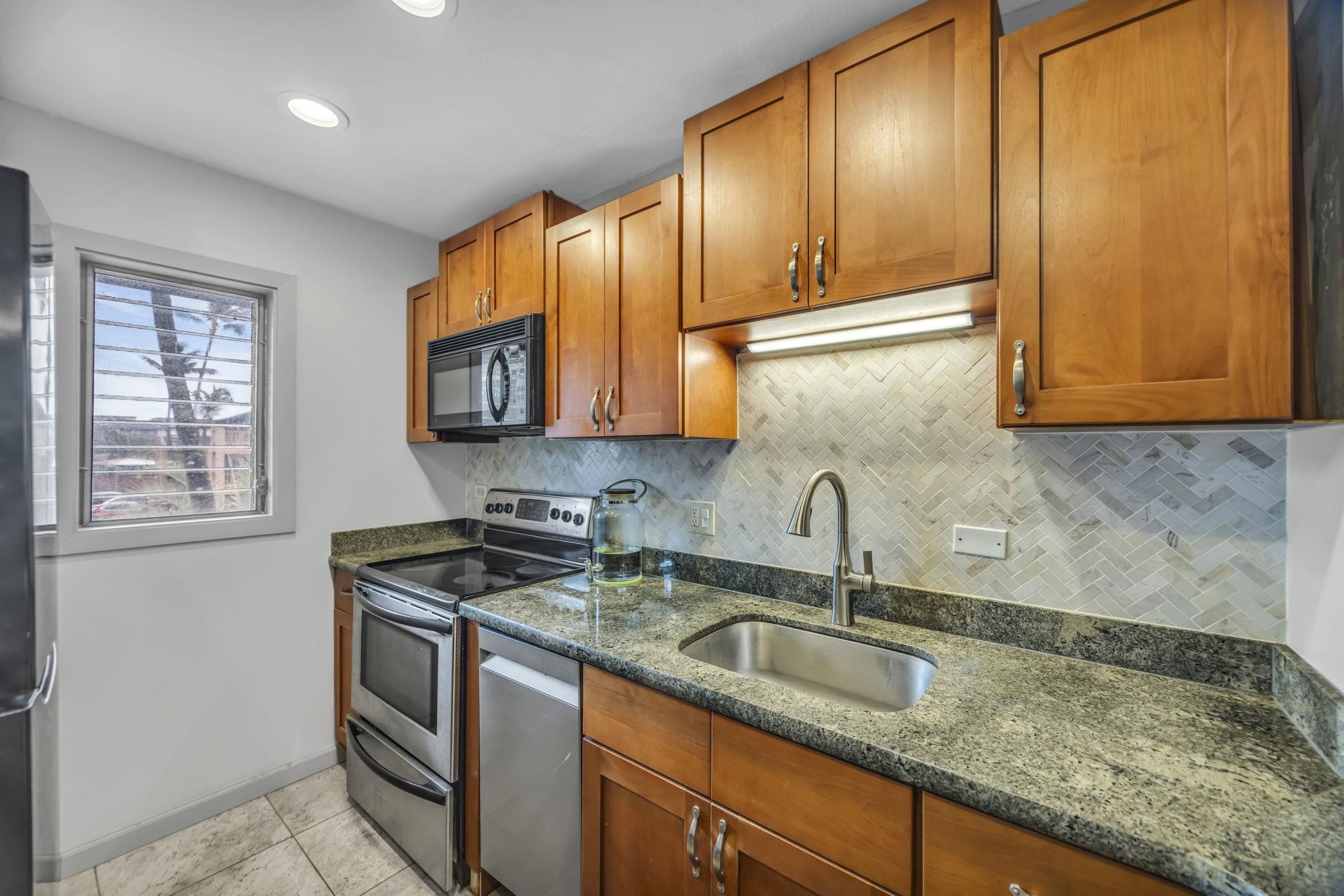 Hale Royale condo # A211, Lahaina, Hawaii - photo 4 of 39